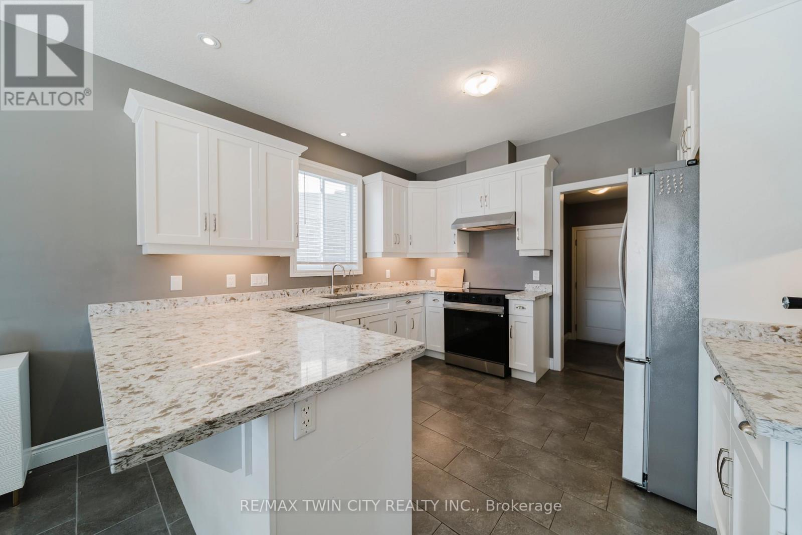 209 Ladyslipper Drive, Waterloo, Ontario  N2V 0C3 - Photo 9 - X12776028