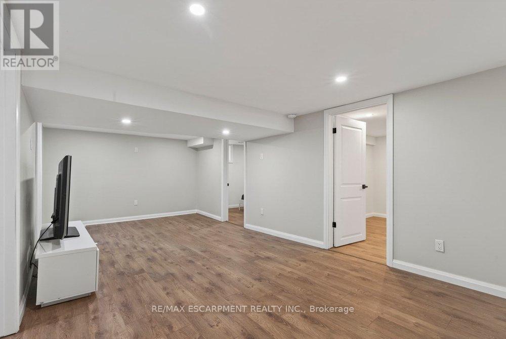 19 Huxley Avenue N, Hamilton, Ontario  L8H 4P1 - Photo 22 - X12776096