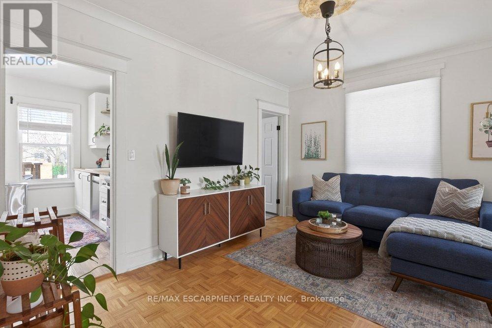 19 Huxley Avenue N, Hamilton, Ontario  L8H 4P1 - Photo 7 - X12776096