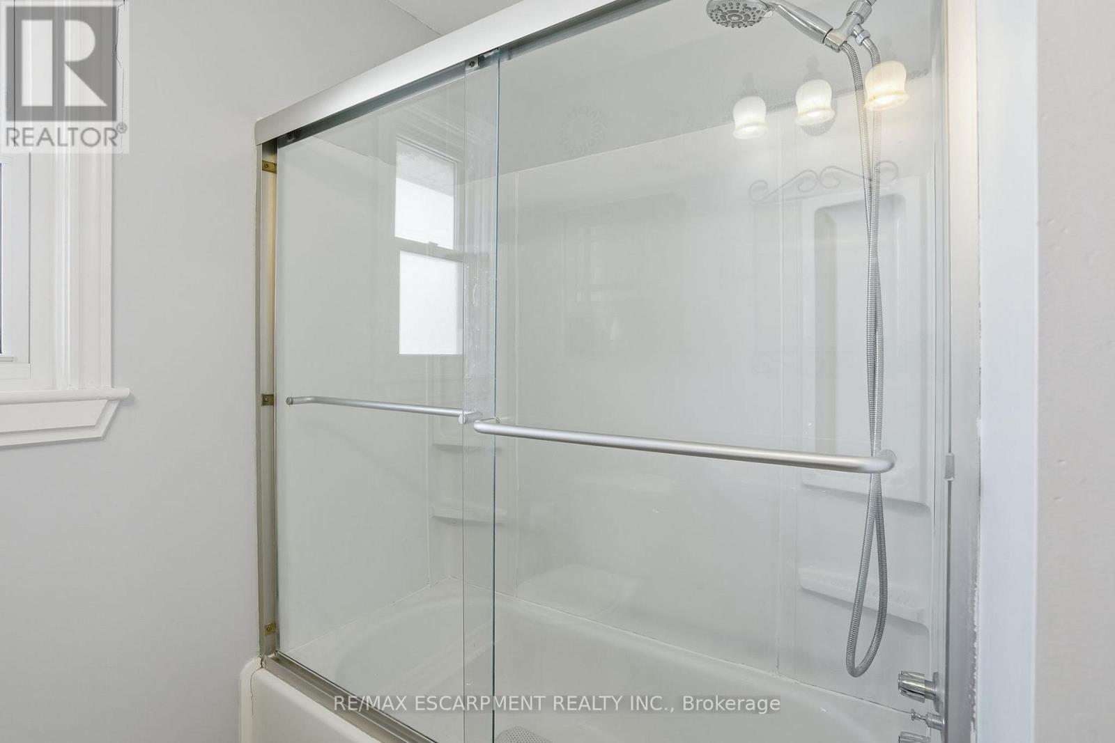 363 East 14th Street, Hamilton, Ontario  L9A 4C3 - Photo 20 - X12776098