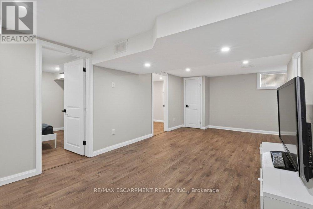 19 Huxley Avenue N, Hamilton, Ontario  L8H 4P1 - Photo 23 - X12776146