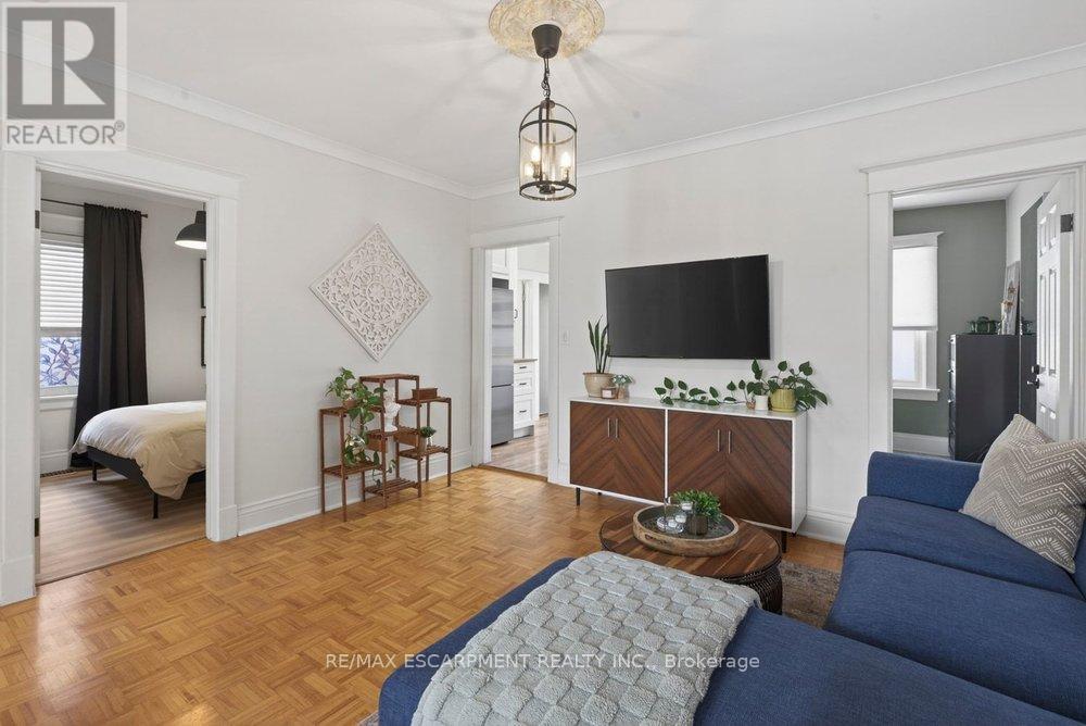 19 Huxley Avenue N, Hamilton, Ontario  L8H 4P1 - Photo 8 - X12776146