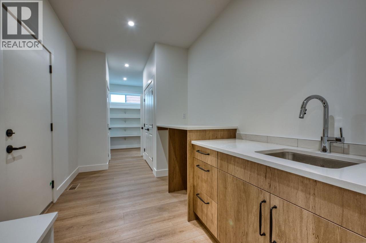 1080 Hewetson Avenue, Kelowna, British Columbia  V1W 5H6 - Photo 5 - 10375530