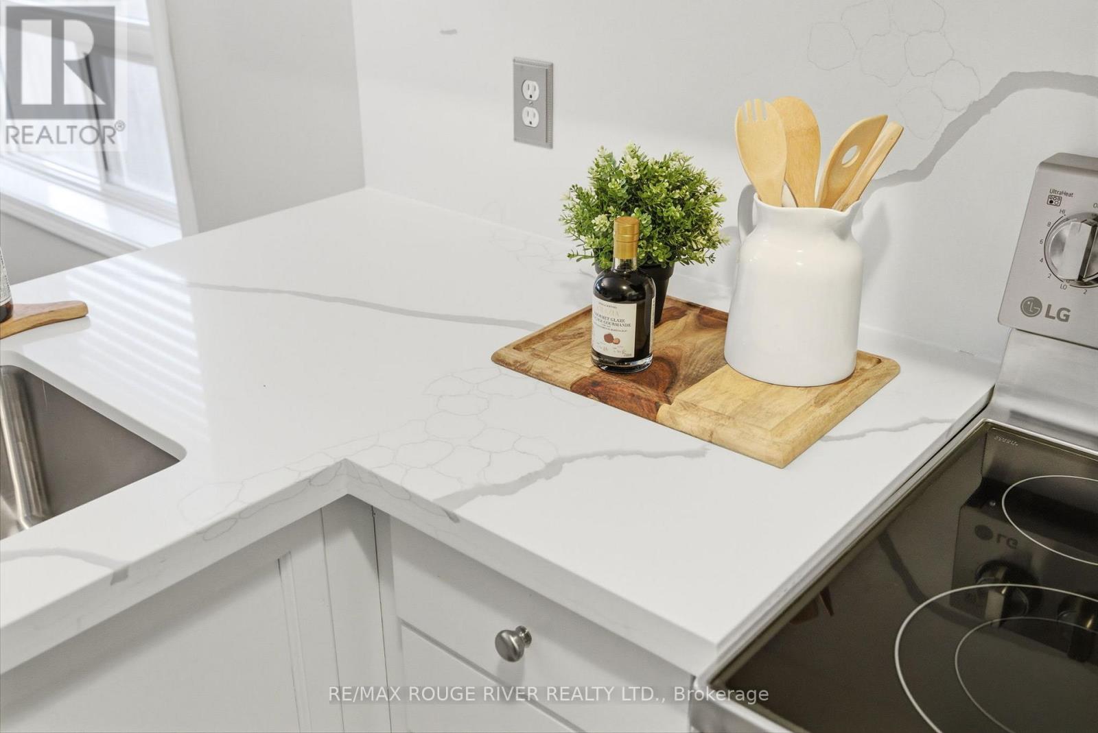 1016 Mcquay Boulevard, Whitby, Ontario  L1P 1R7 - Photo 10 - E12776296