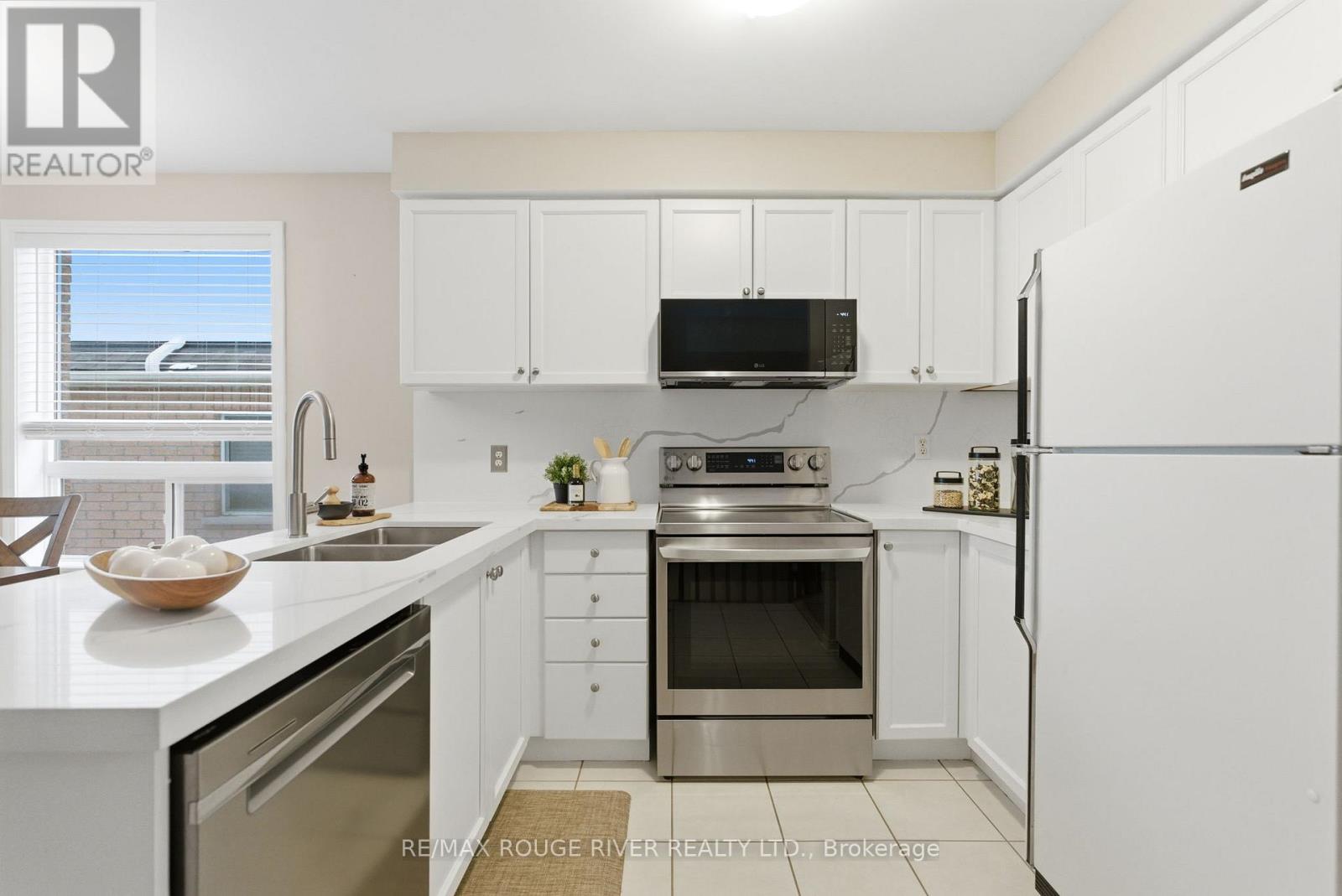 1016 Mcquay Boulevard, Whitby, Ontario  L1P 1R7 - Photo 6 - E12776296