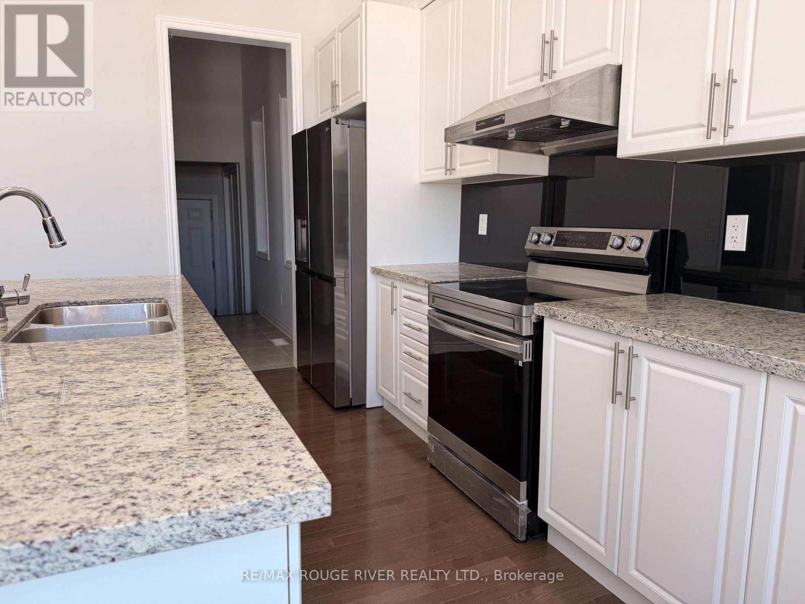 59 Bremner Street, Whitby, Ontario  L1R 0P8 - Photo 3 - E12776320