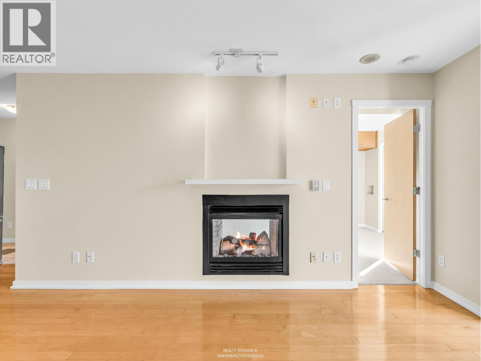 Listing Picture 12 of 39 : 2208 969 RICHARDS STREET, Vancouver / 溫哥華 - 魯藝地產 Yvonne Lu Group - MLS Medallion Club Member