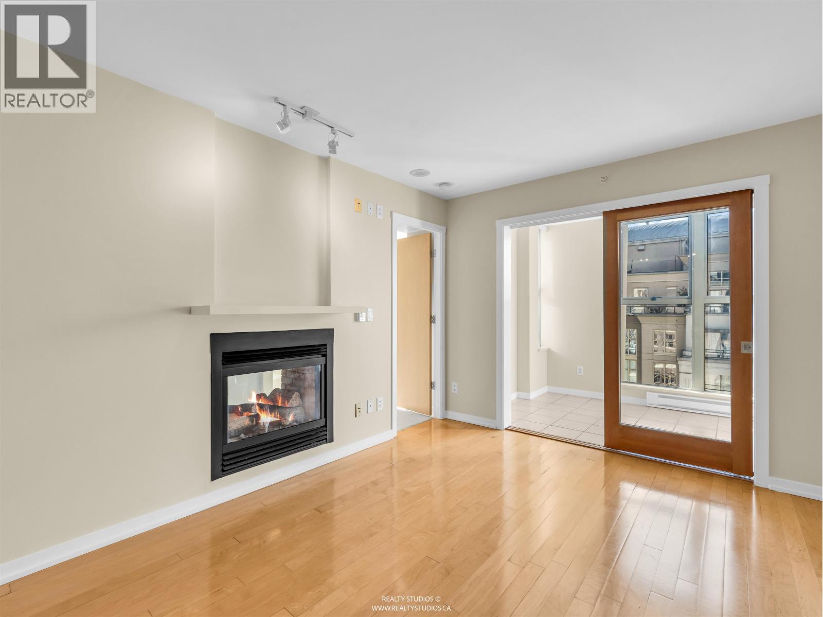 Listing Picture 8 of 39 : 2208 969 RICHARDS STREET, Vancouver / 溫哥華 - 魯藝地產 Yvonne Lu Group - MLS Medallion Club Member