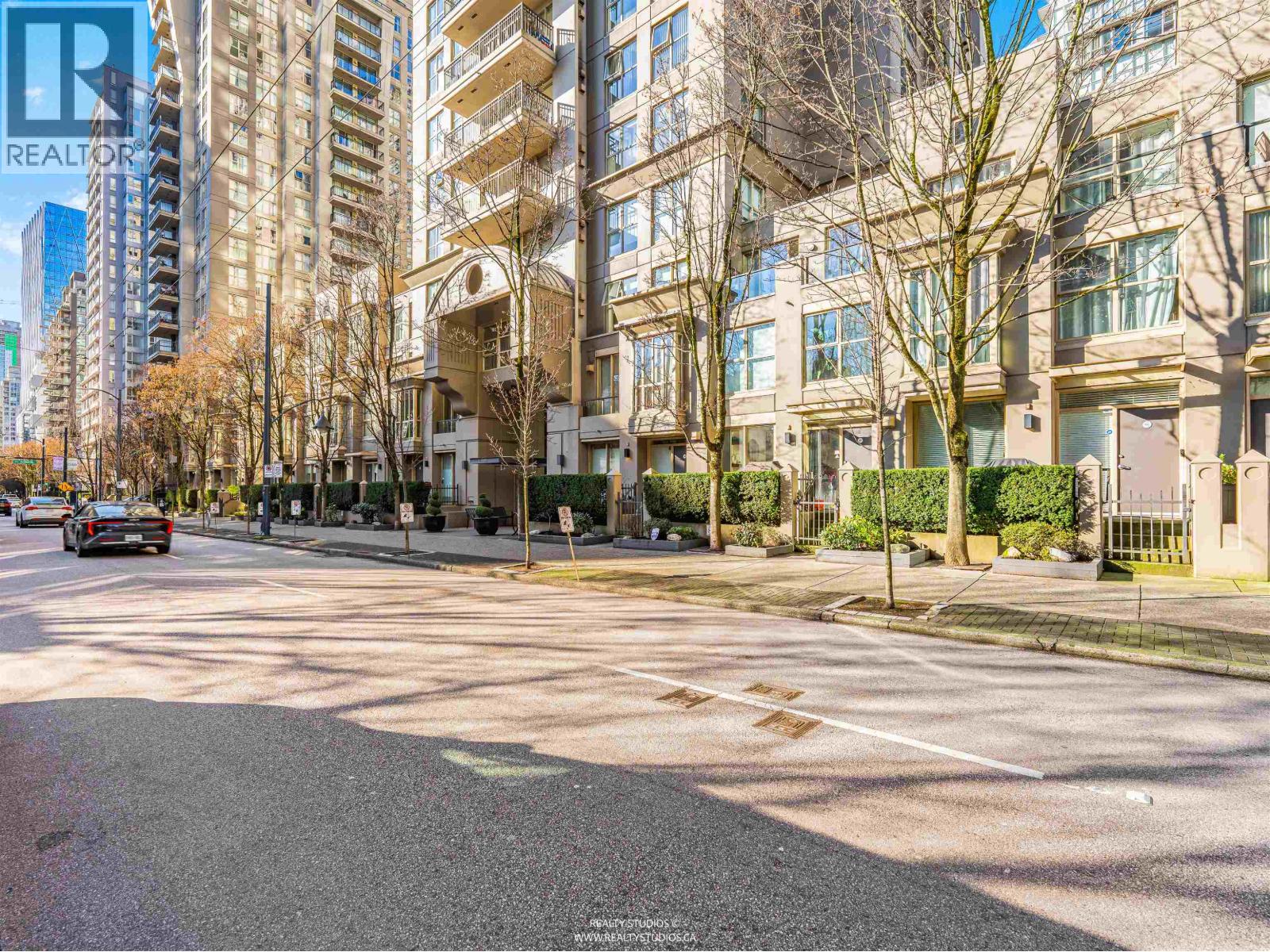 Listing Picture 20 of 39 : 2208 969 RICHARDS STREET, Vancouver / 溫哥華 - 魯藝地產 Yvonne Lu Group - MLS Medallion Club Member