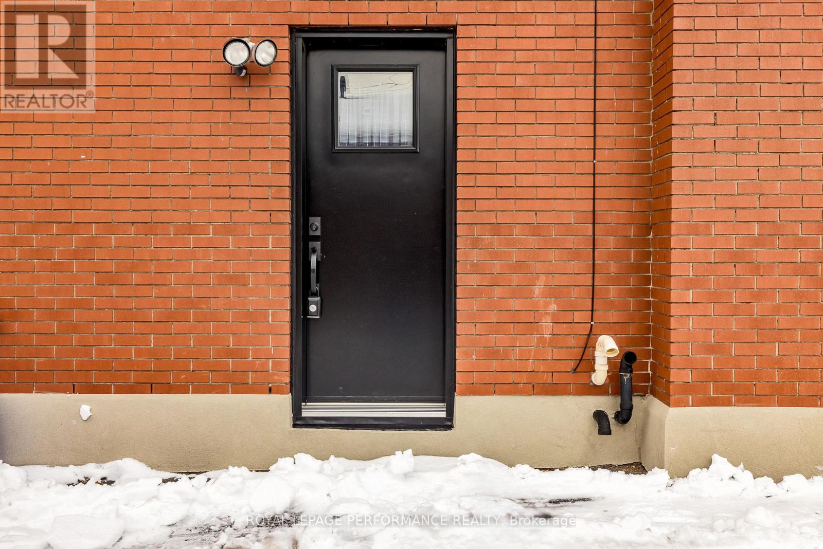 B - 36 Largo Crescent, Ottawa, Ontario  K2G 3C7 - Photo 3 - X12776310