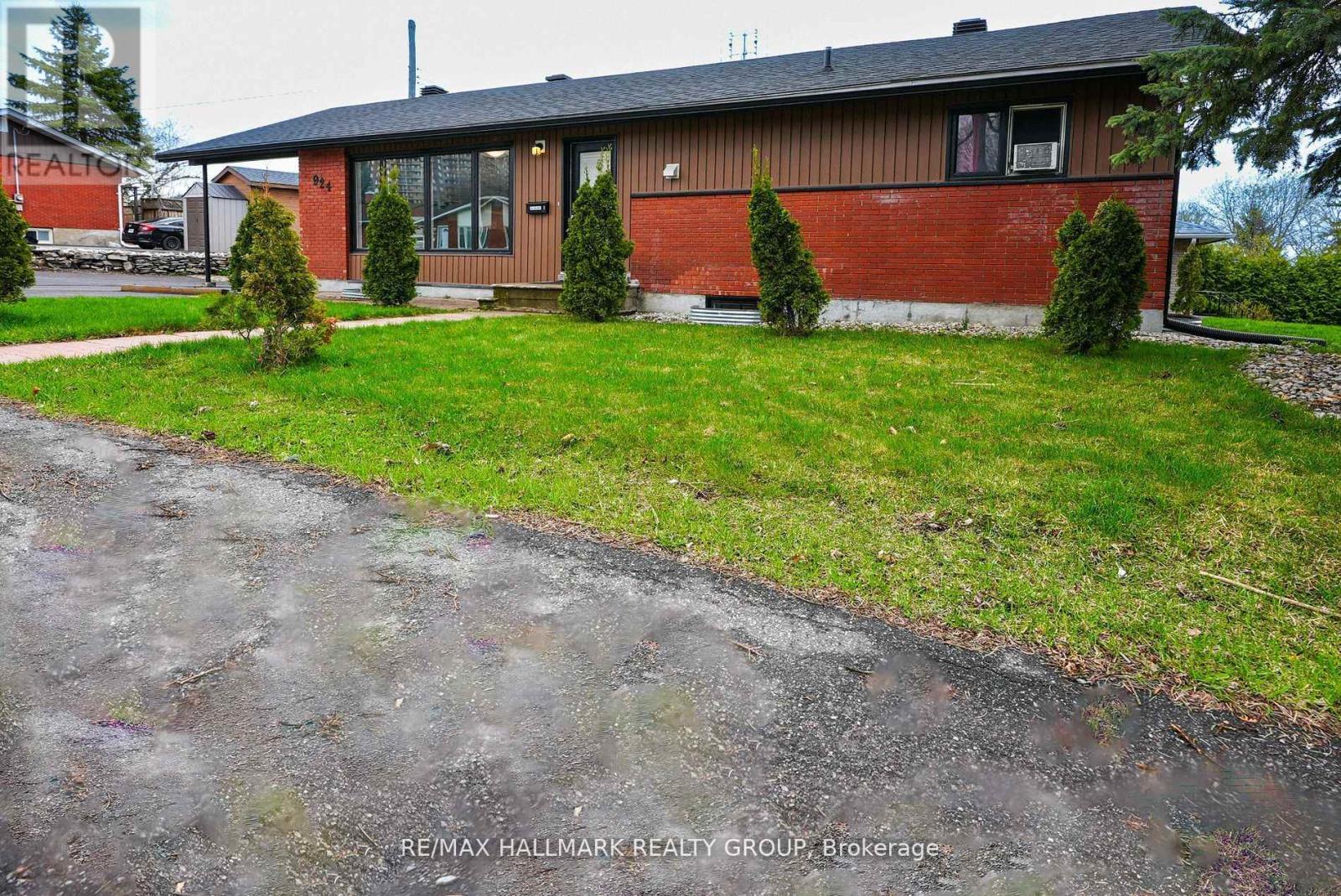 924 Bermuda Avenue, Ottawa, Ontario  K1K 0V6 - Photo 2 - X12776348