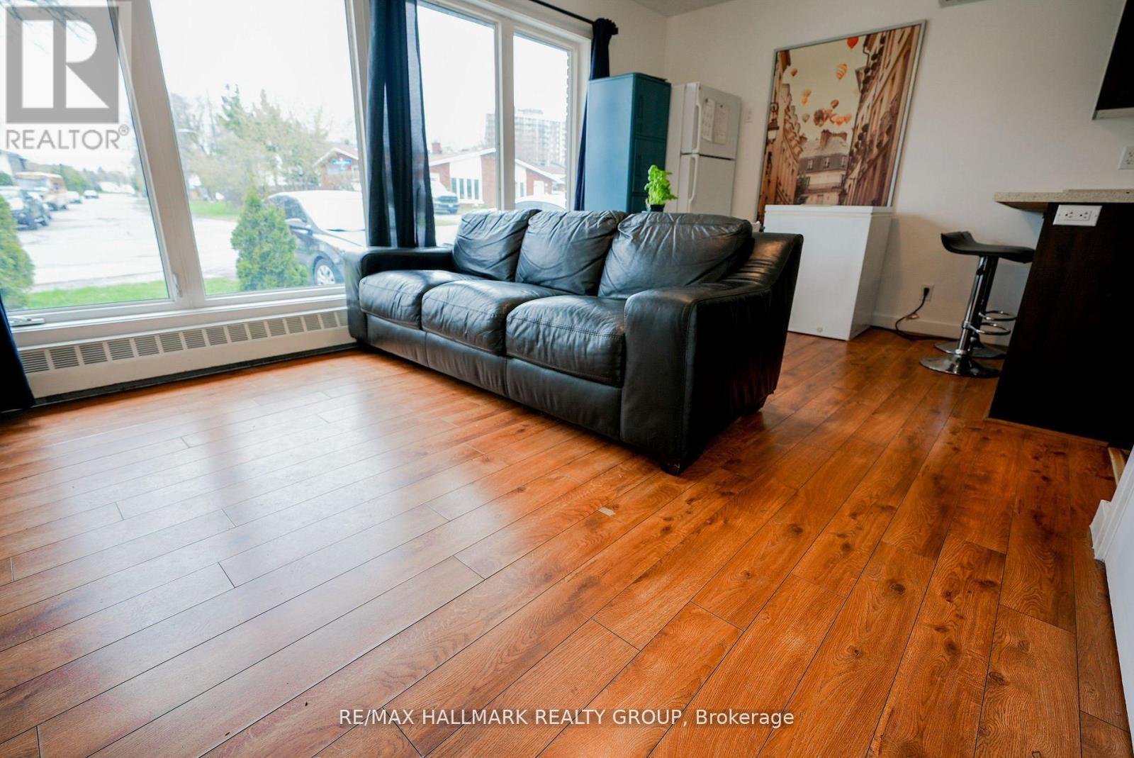 924 Bermuda Avenue, Ottawa, Ontario  K1K 0V6 - Photo 5 - X12776348