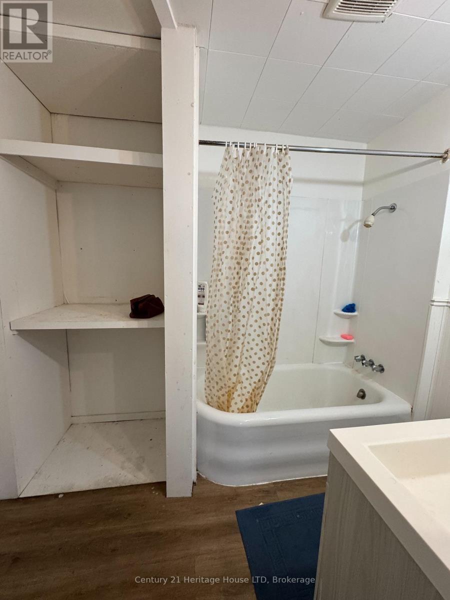 4688 Ryerson Crescent, Niagara Falls (Downtown), Ontario  L2E 1E5 - Photo 11 - X12776292