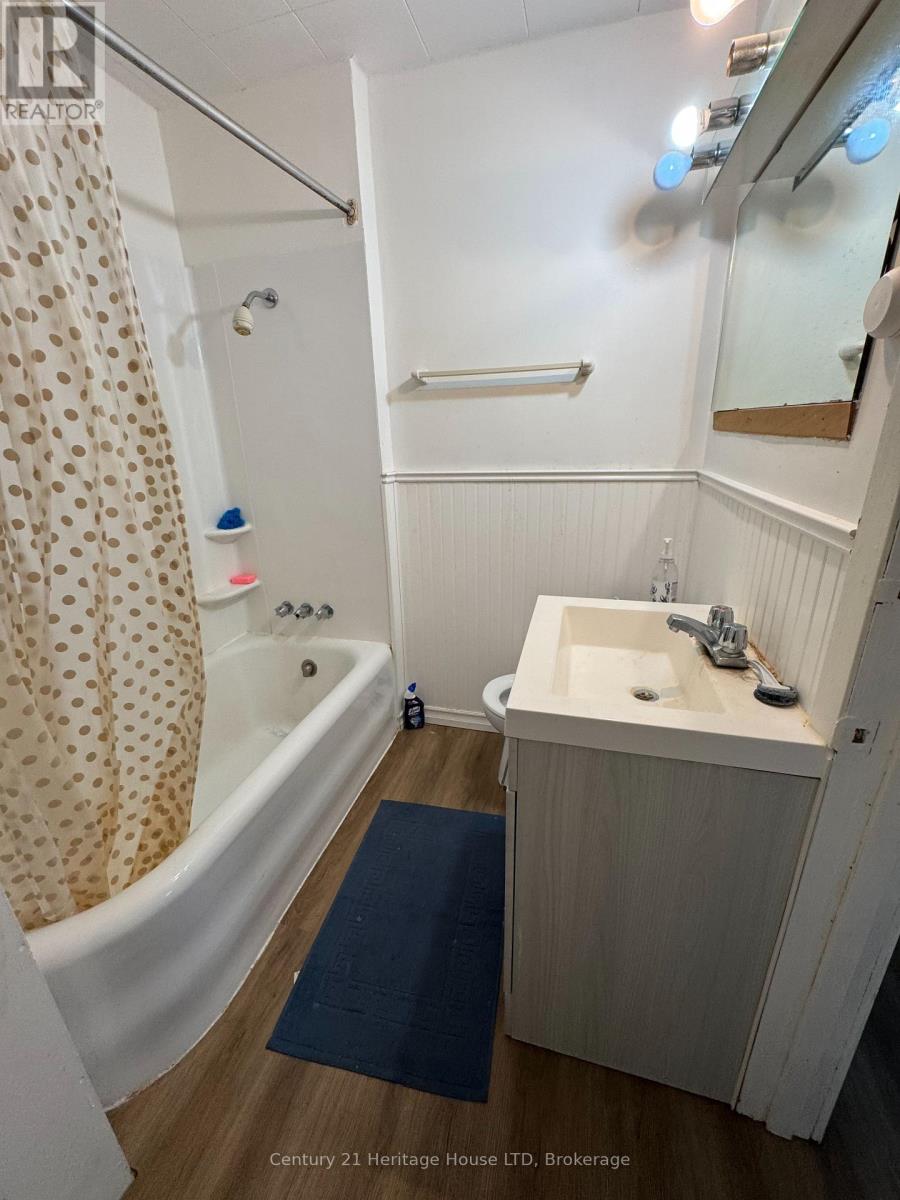 4688 Ryerson Crescent, Niagara Falls (Downtown), Ontario  L2E 1E5 - Photo 12 - X12776292