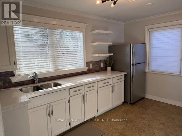 15 Glendale Avenue, Brampton, Ontario  L6X 1X2 - Photo 9 - W12774974