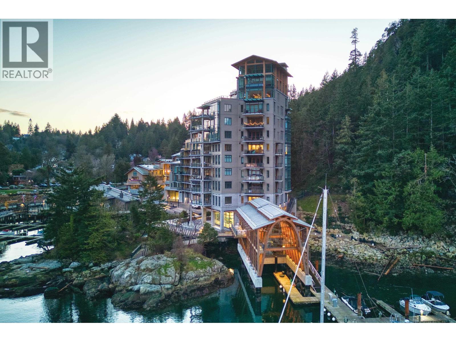 201 6707 Nelson Avenue, West Vancouver, British Columbia  V7W 0A4 - Photo 1 - R3088429