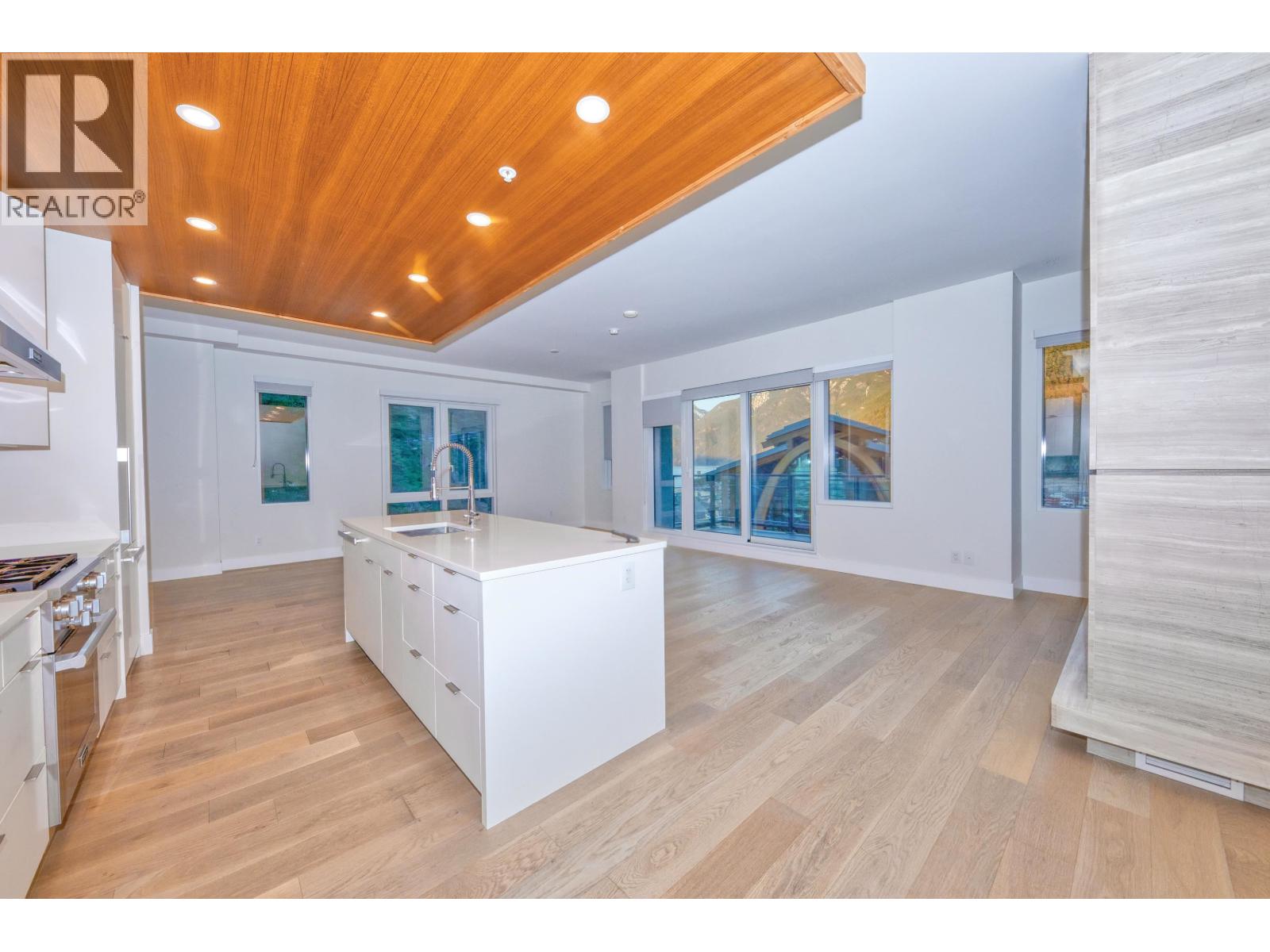 201 6707 Nelson Avenue, West Vancouver, British Columbia  V7W 0A4 - Photo 10 - R3088429