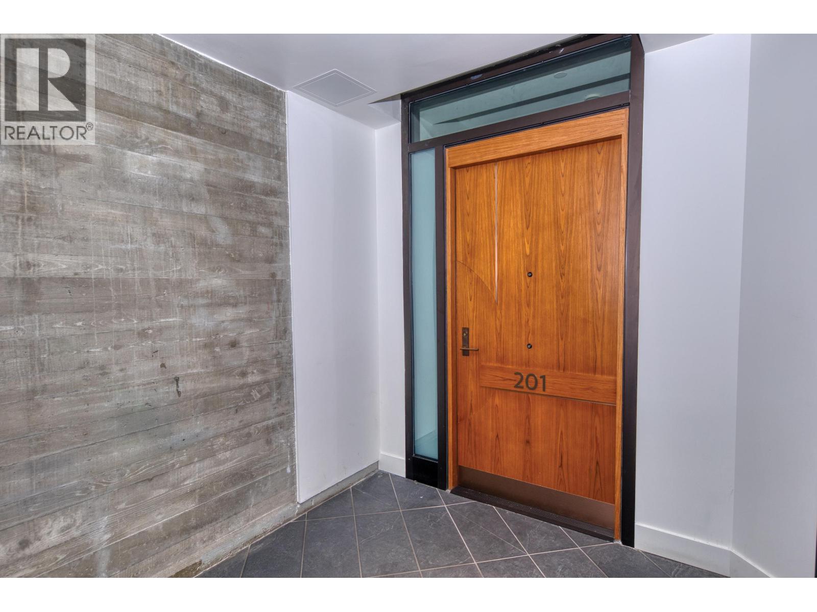 201 6707 Nelson Avenue, West Vancouver, British Columbia  V7W 0A4 - Photo 3 - R3088429