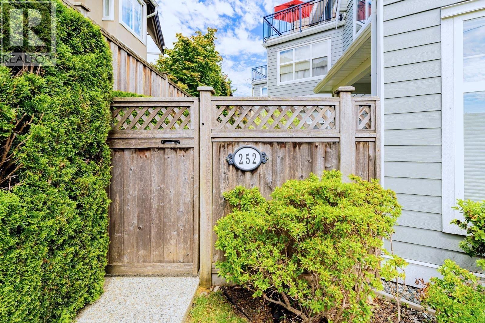 1 252 W 13th Street, North Vancouver, British Columbia  V7M 1N7 - Photo 2 - R3088456