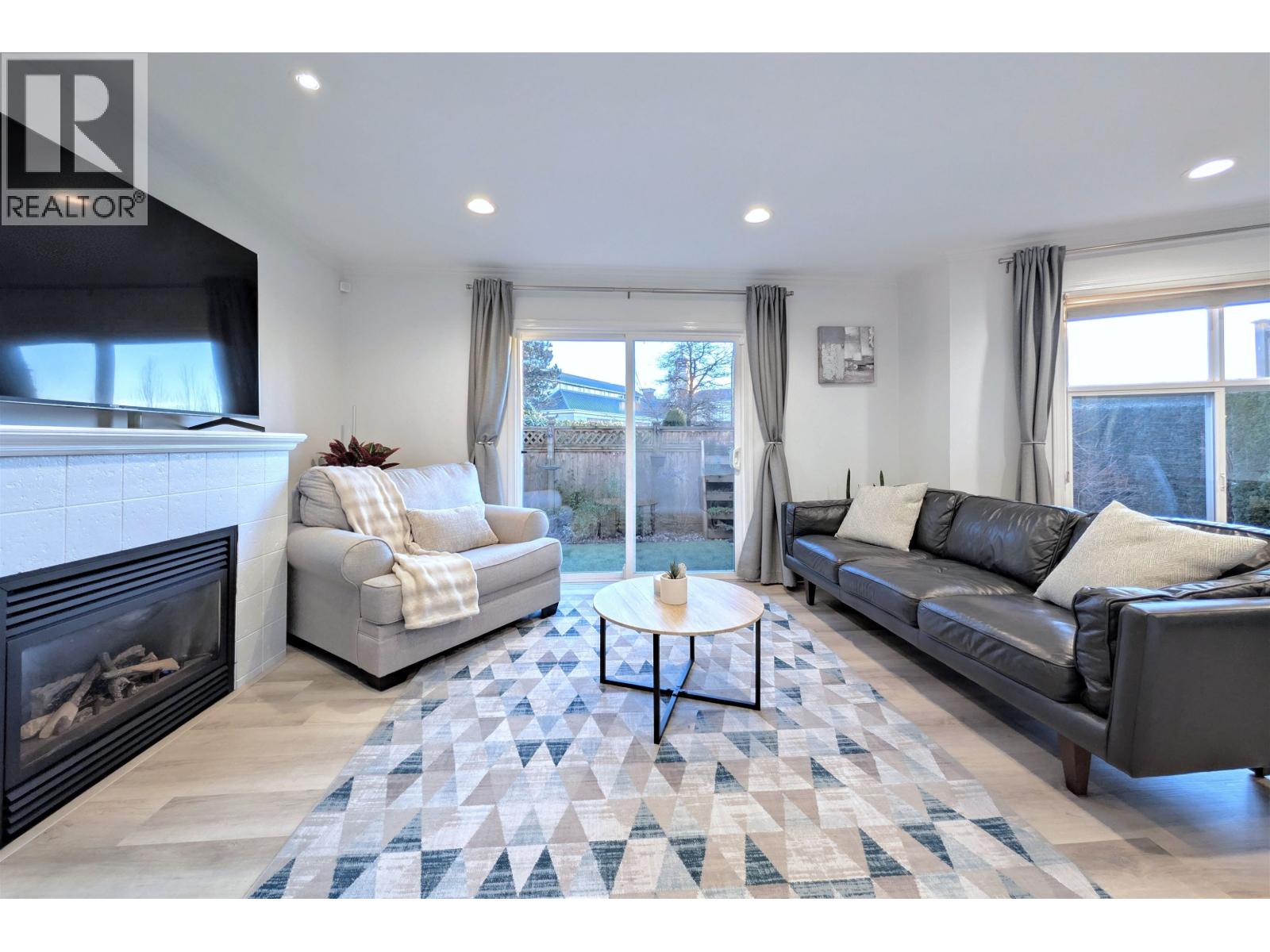 1 252 W 13th Street, North Vancouver, British Columbia  V7M 1N7 - Photo 4 - R3088456