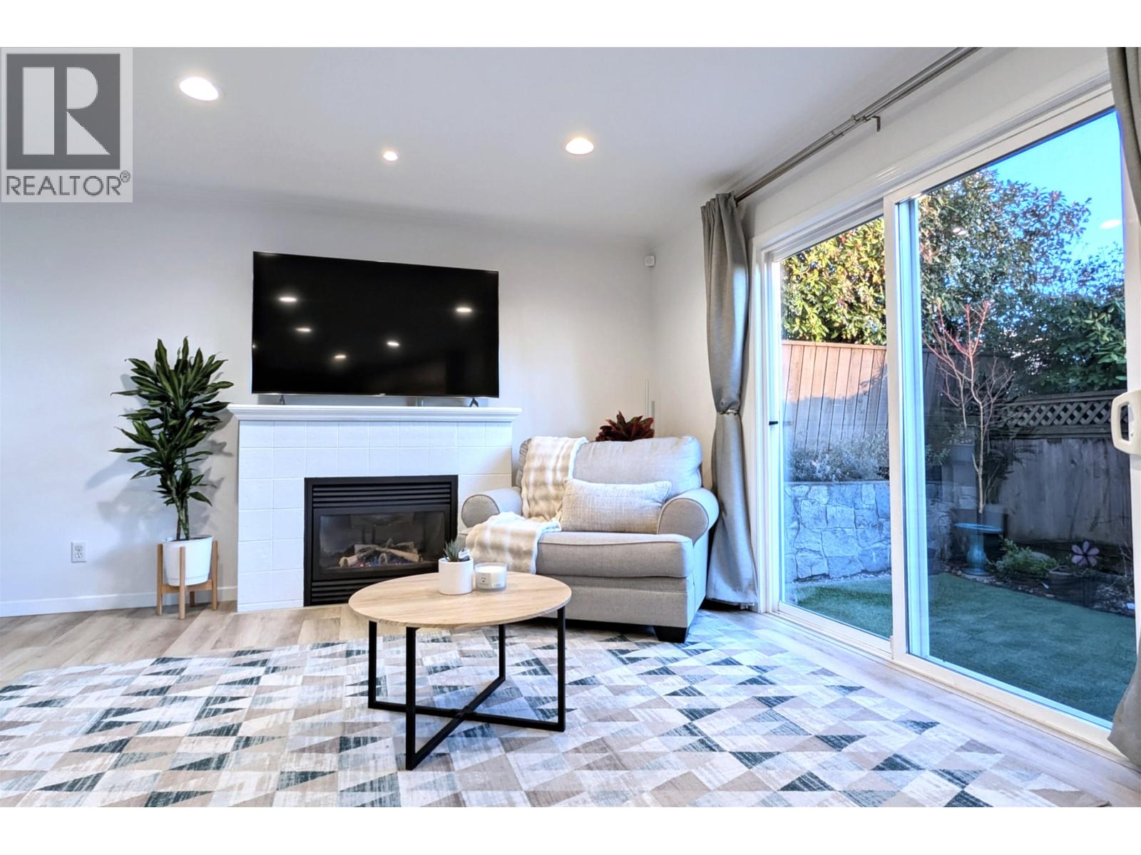 1 252 W 13th Street, North Vancouver, British Columbia  V7M 1N7 - Photo 5 - R3088456