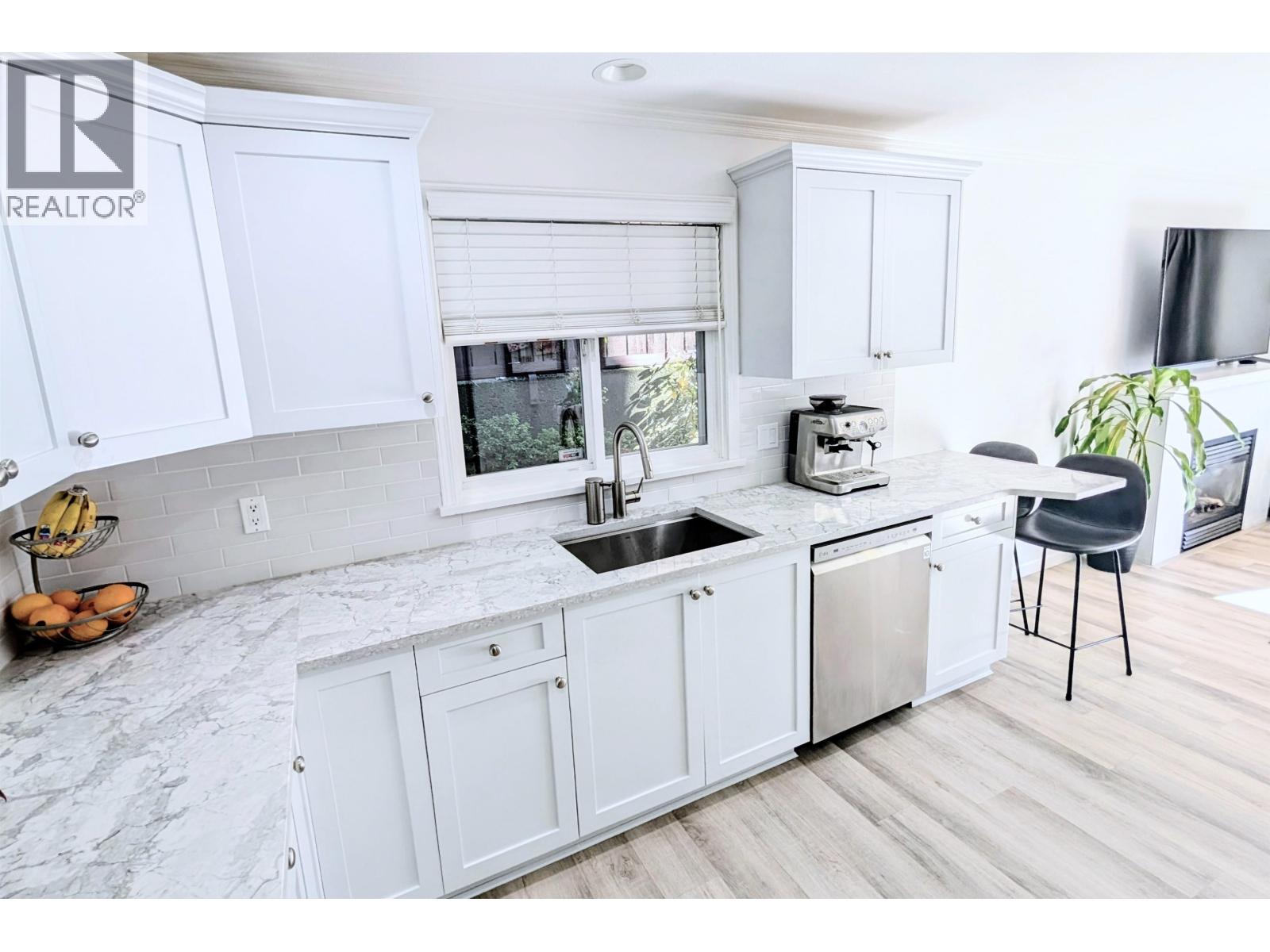 1 252 W 13th Street, North Vancouver, British Columbia  V7M 1N7 - Photo 8 - R3088456