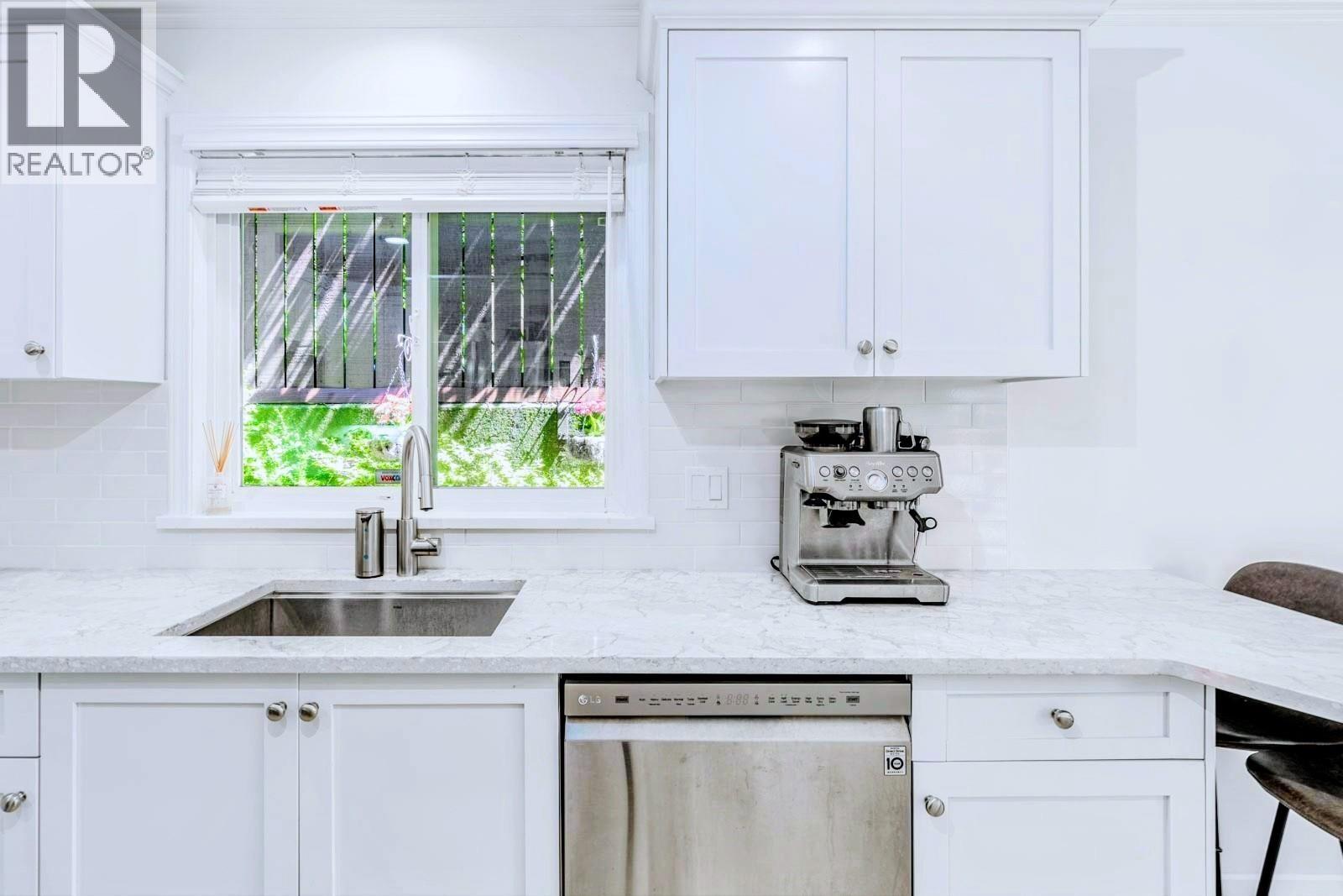 1 252 W 13th Street, North Vancouver, British Columbia  V7M 1N7 - Photo 9 - R3088456