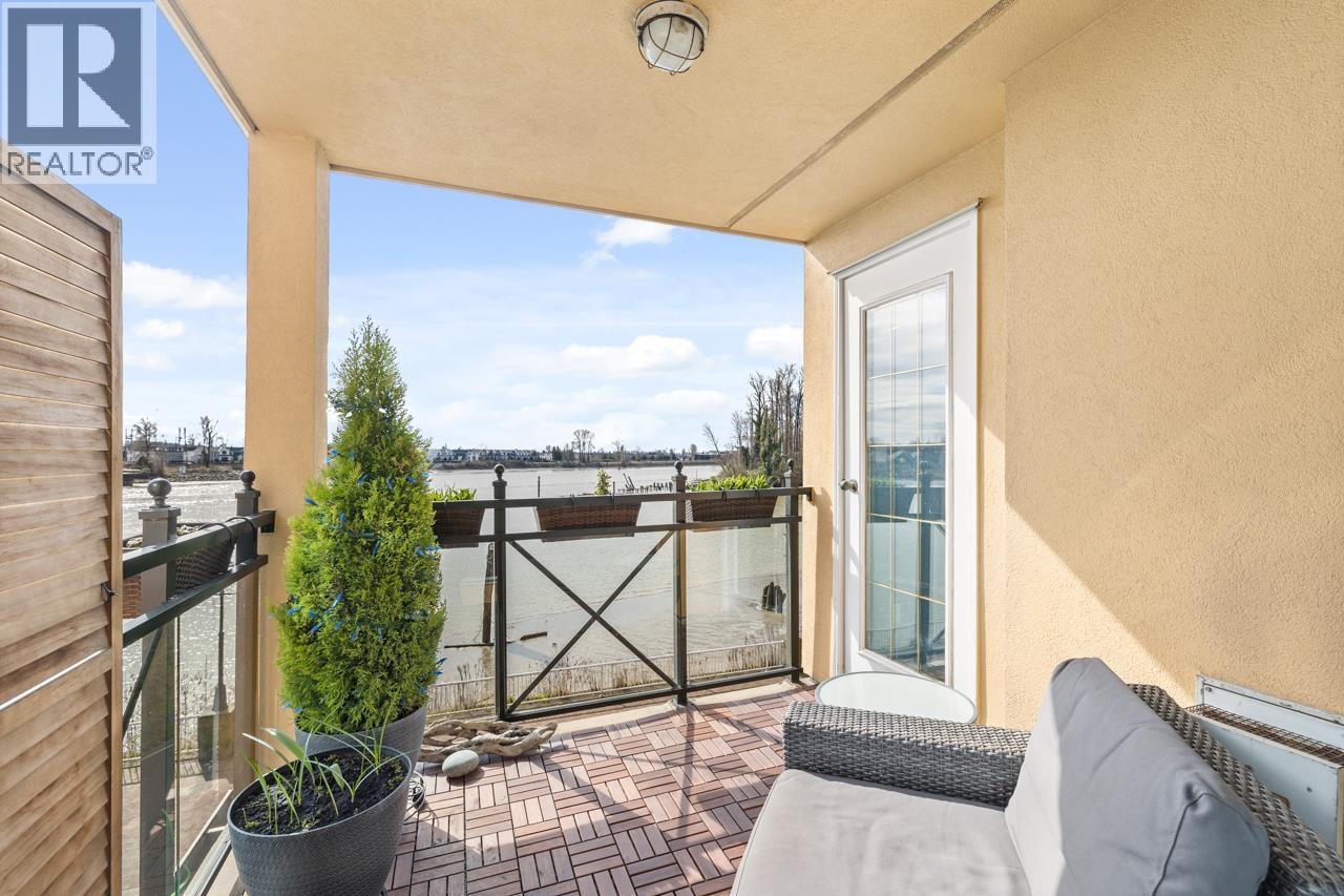 312 6 Renaissance Square, New Westminster, British Columbia  V3M 6N8 - Photo 3 - R3088462