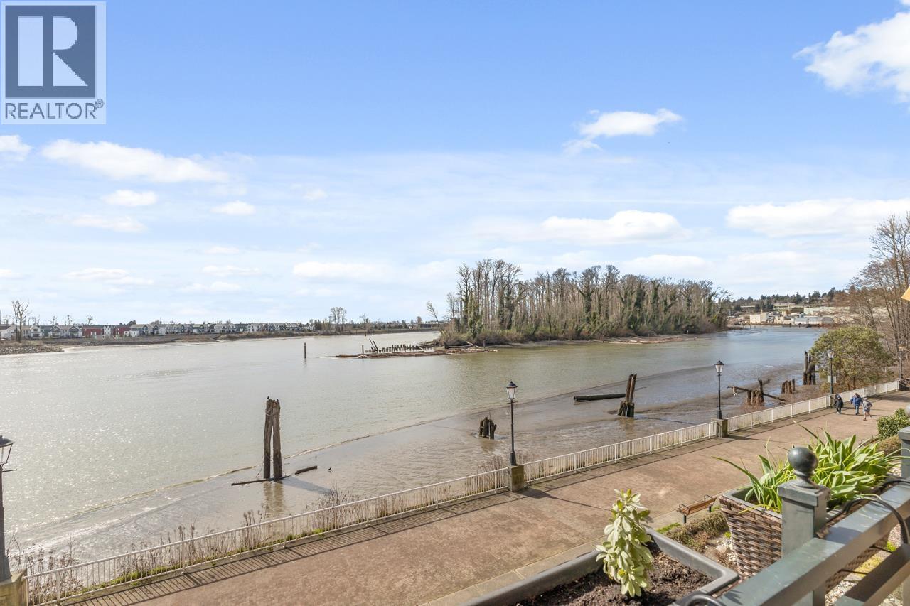 312 6 Renaissance Square, New Westminster, British Columbia  V3M 6N8 - Photo 4 - R3088462