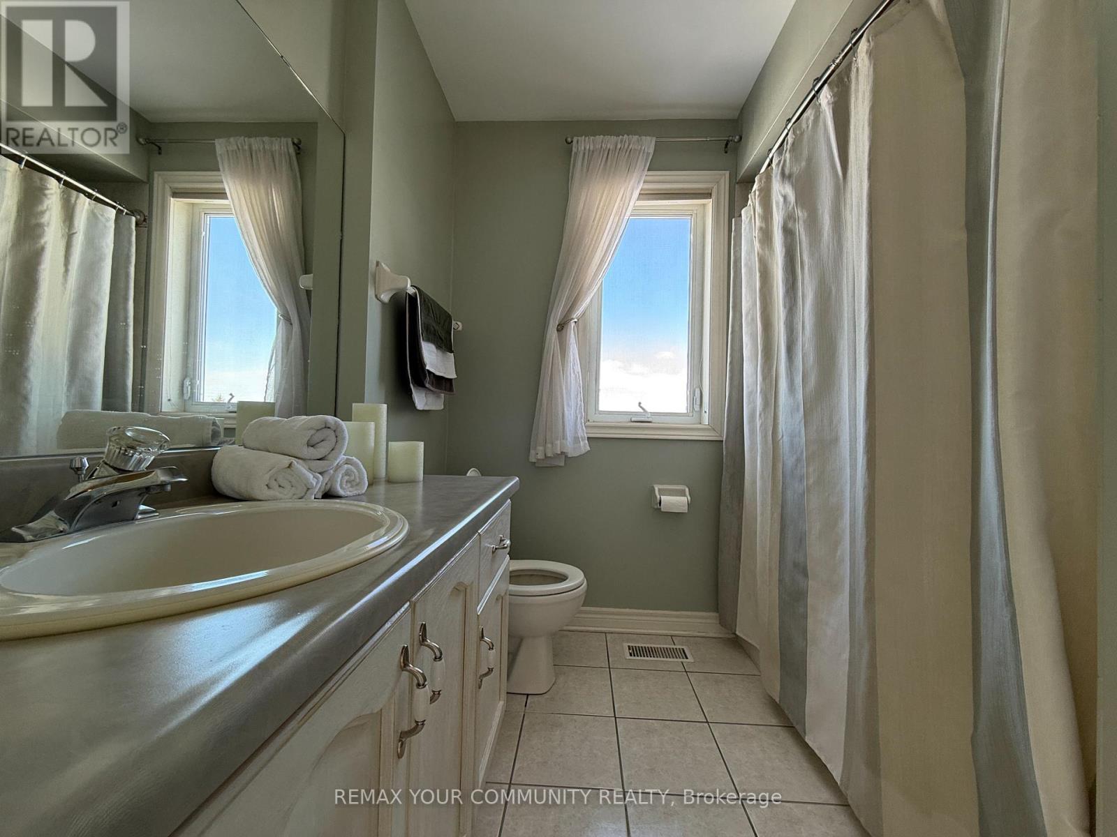 22 Whitebirch Lane, East Gwillimbury, Ontario  L0G 1V0 - Photo 13 - N12776354