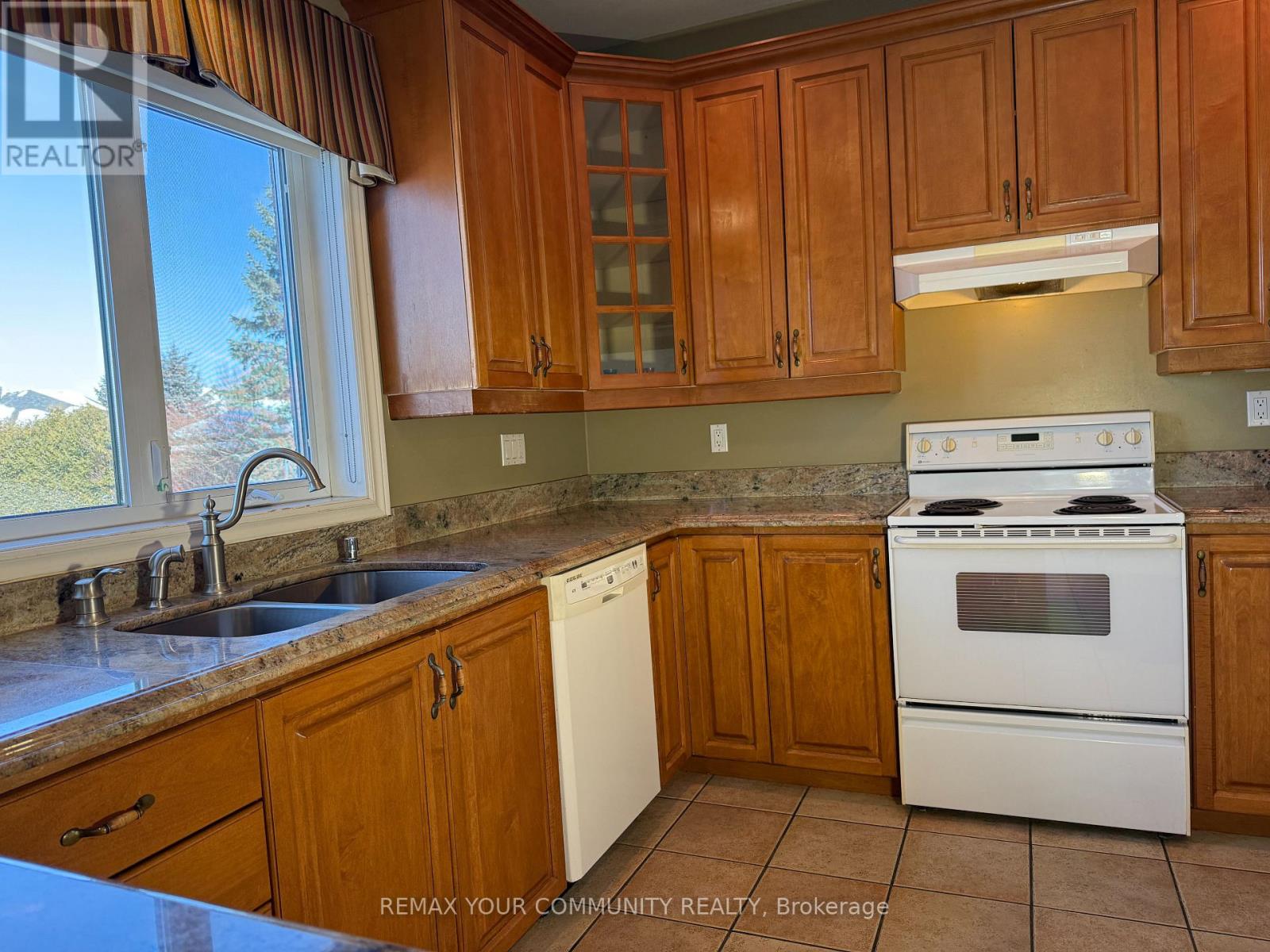 22 Whitebirch Lane, East Gwillimbury, Ontario  L0G 1V0 - Photo 15 - N12776354