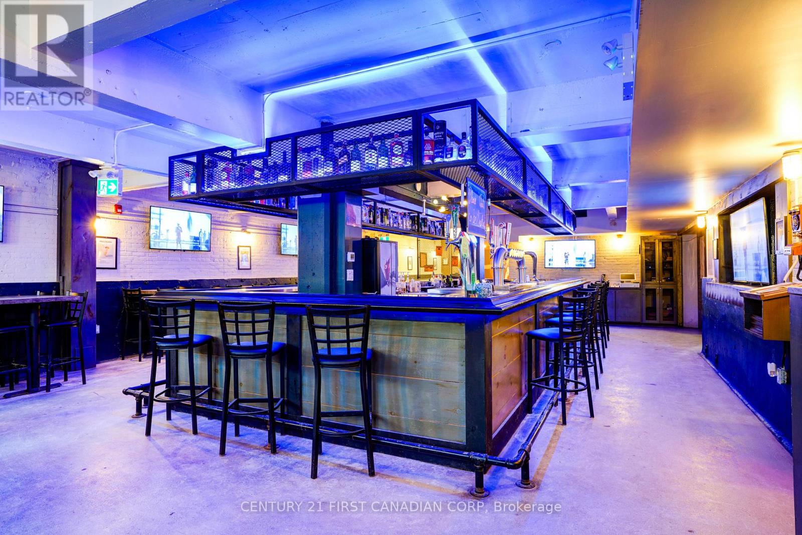 Unit A - 117 Christina Street N, Sarnia, Ontario  N7T 5T7 - Photo 2 - X12774832