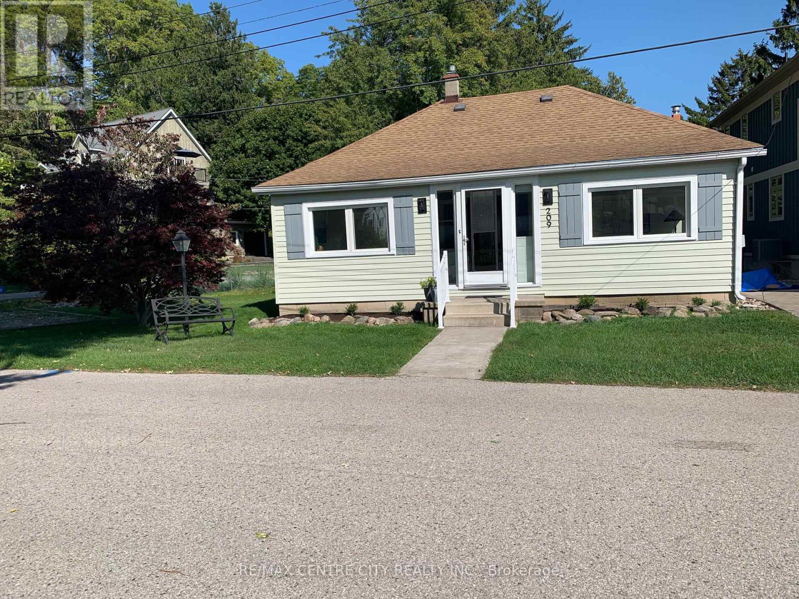 209 Adelaide Street, Central Elgin, Ontario  N5L 1A1 - Photo 35 - X12775092