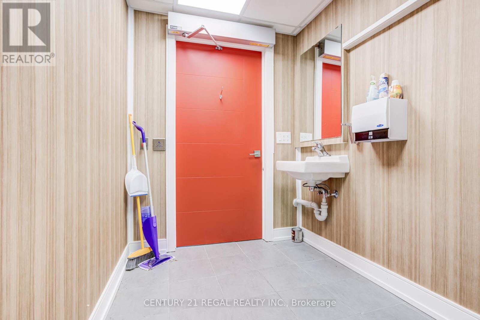 1008 Lagoon Street, Mississauga, Ontario  L5G 0B2 - Photo 19 - W12776294