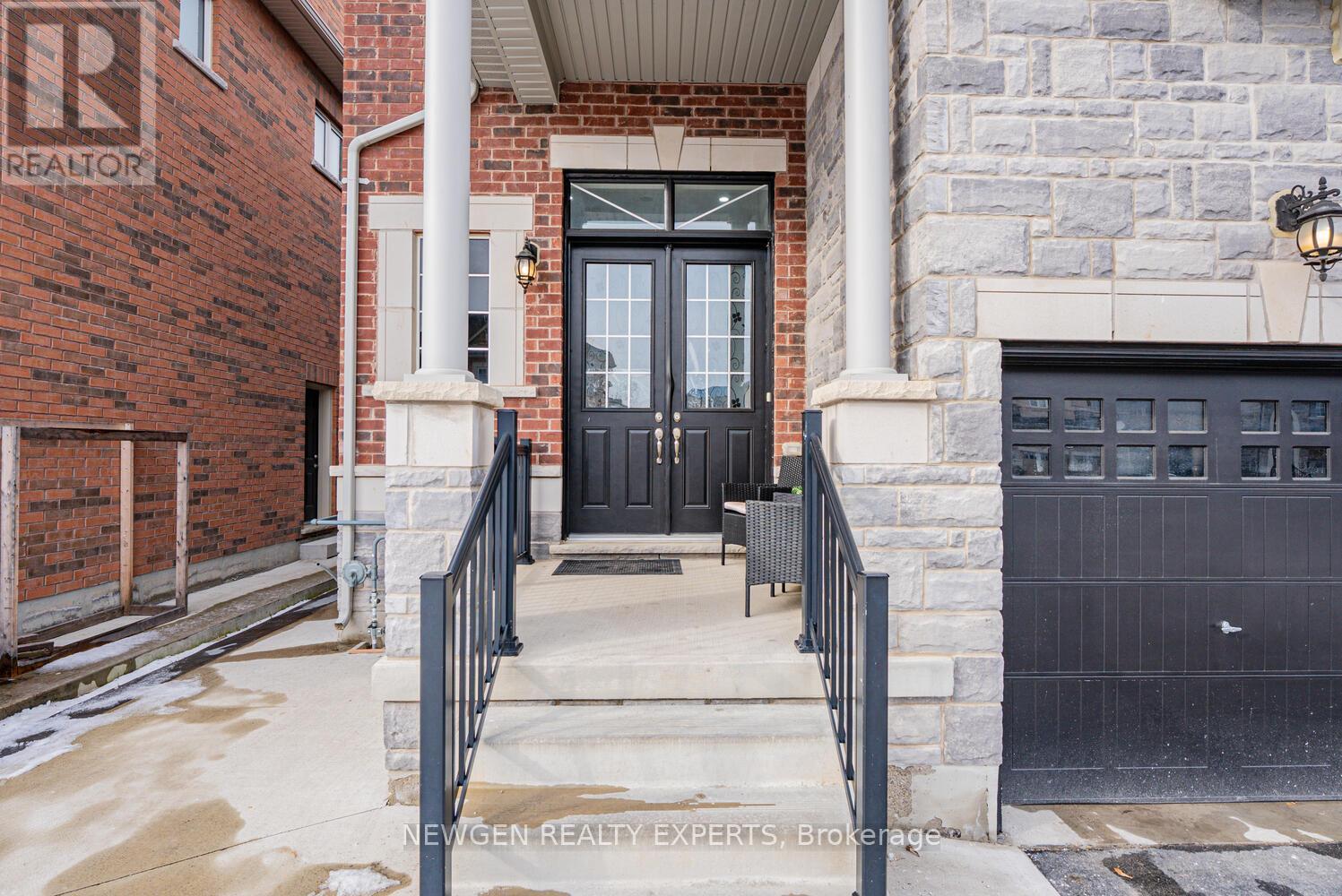 17 Monarch Drive, Halton Hills, Ontario  L7G 0H9 - Photo 3 - W12776322