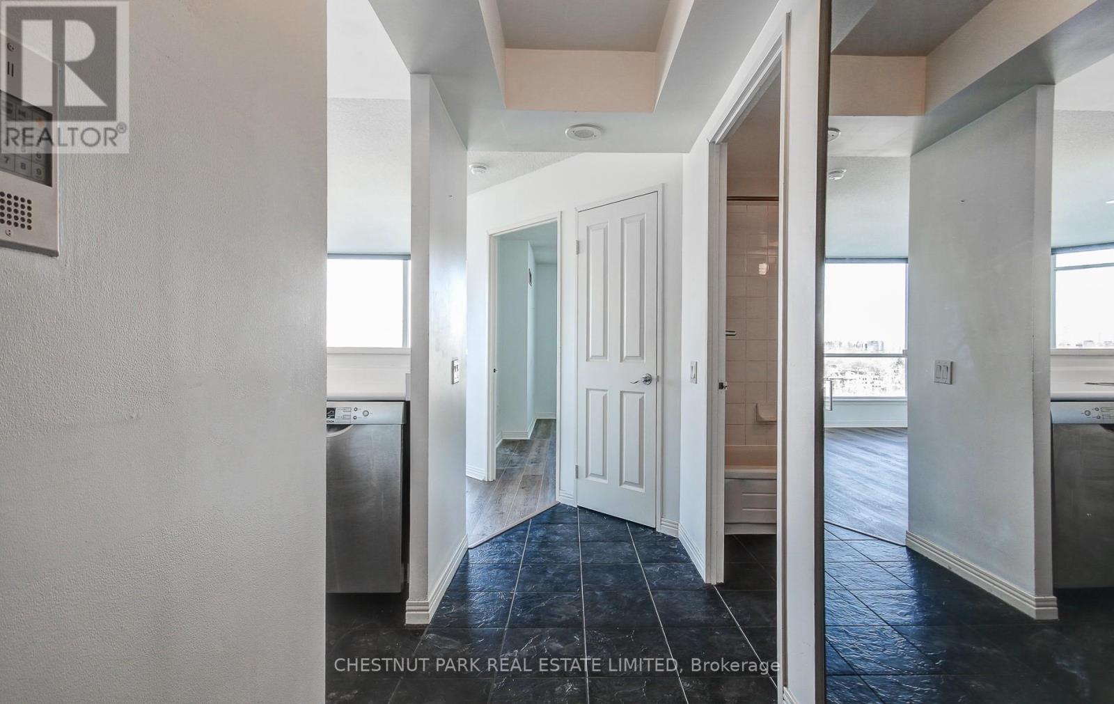 Ph210 - 942 Yonge Street, Toronto, Ontario  M4W 3S8 - Photo 6 - C12772864