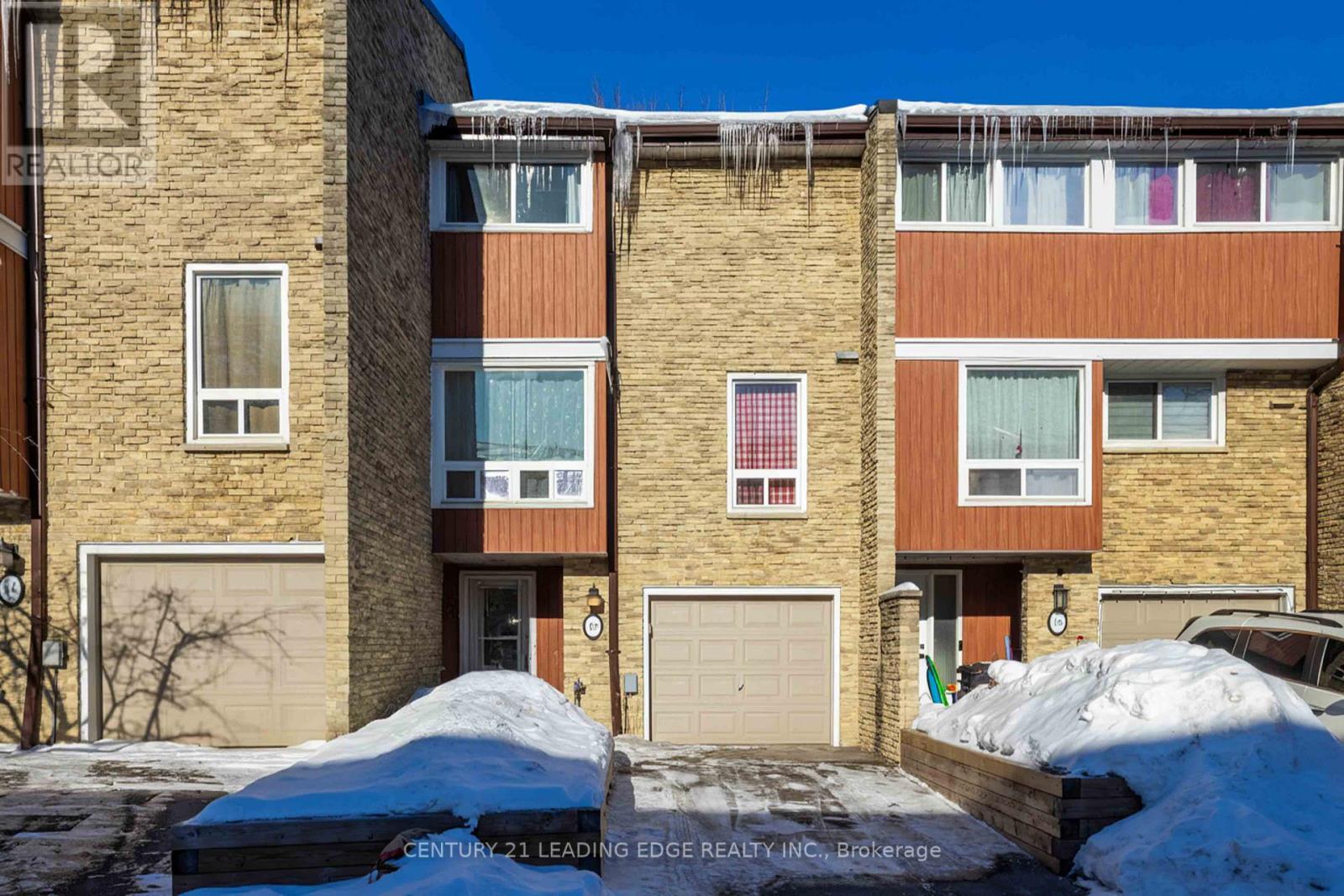 15 - 915 Inverhouse Drive, Mississauga, Ontario  L5J 4B2 - Photo 1 - W12775842