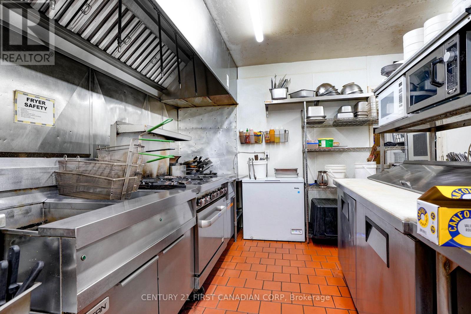 Unit A - 117 Christina Street N, Sarnia, Ontario  N7T 5T7 - Photo 36 - X12774832