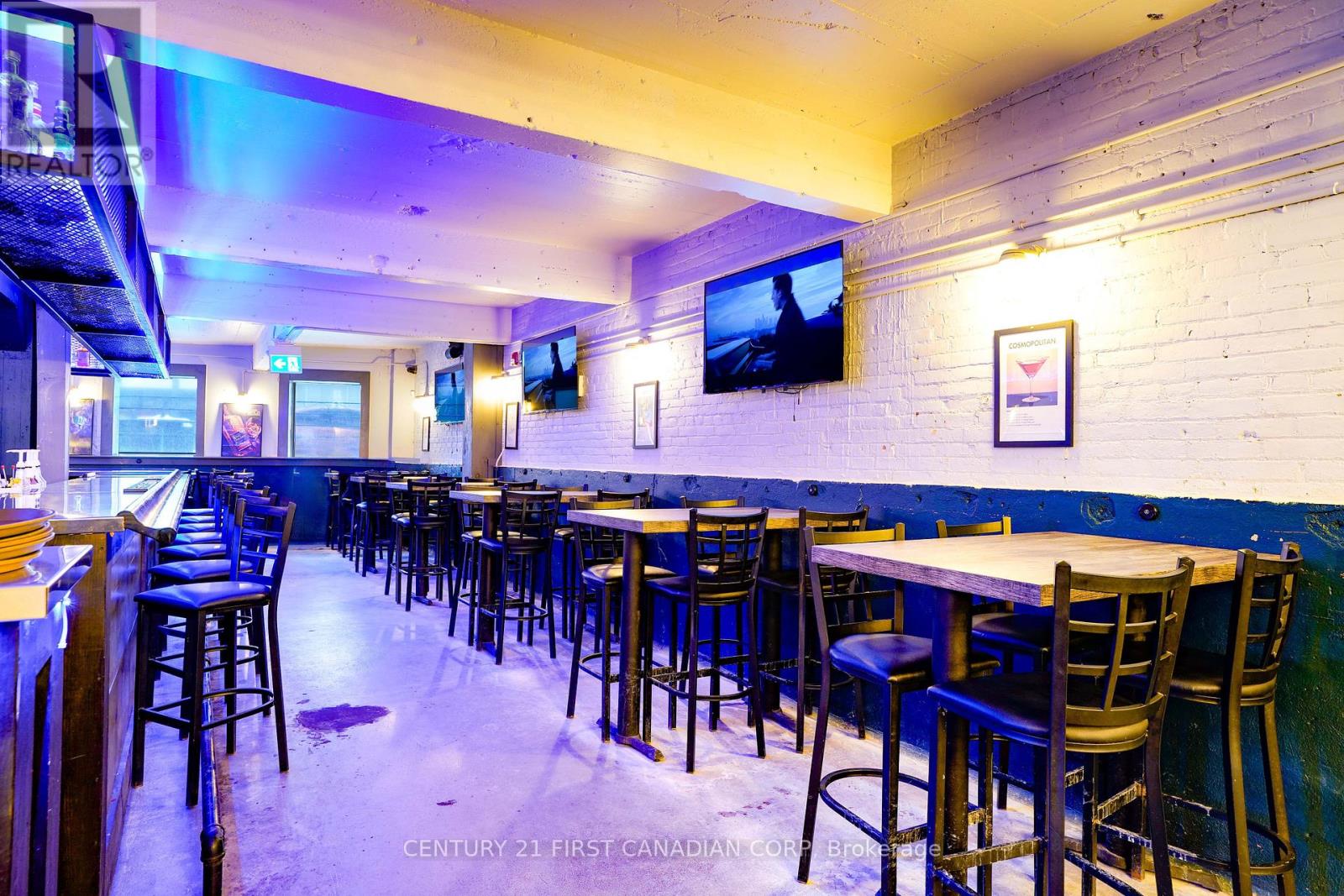 Unit A - 117 Christina Street N, Sarnia, Ontario  N7T 5T7 - Photo 3 - X12774832