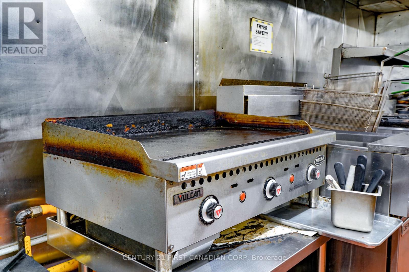 Unit A - 117 Christina Street N, Sarnia, Ontario  N7T 5T7 - Photo 38 - X12774832