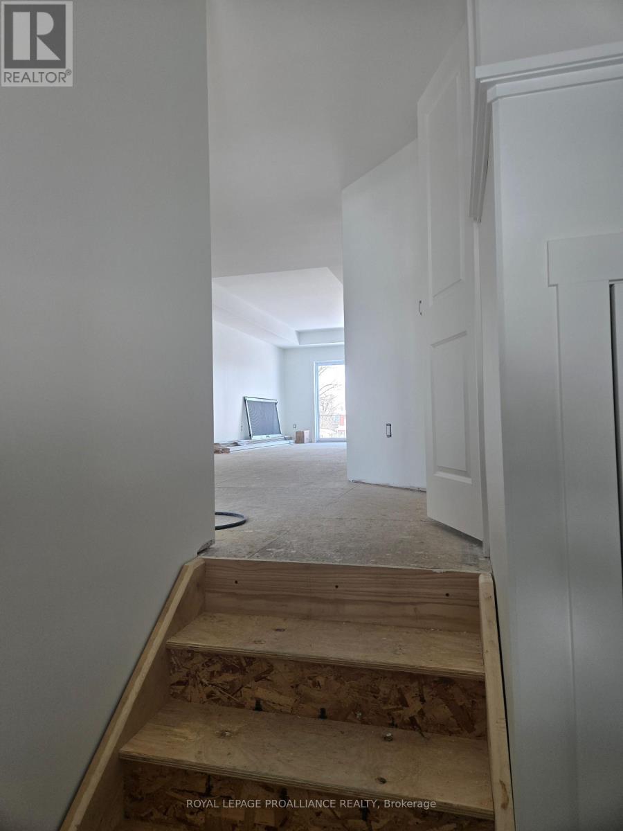 2 - 92 Lywood Street, Belleville, Ontario  K0K 1K0 - Photo 3 - X12776522