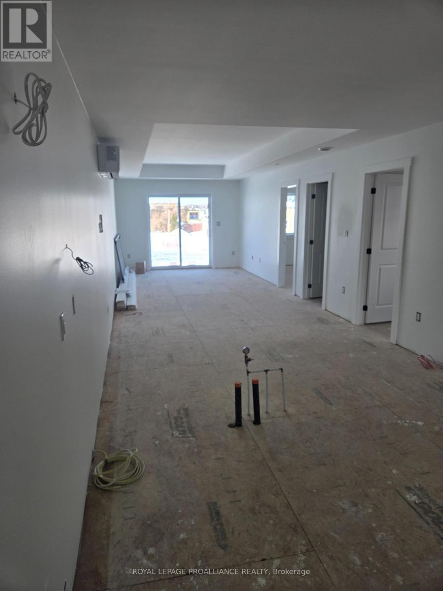 2 - 92 Lywood Street, Belleville, Ontario  K0K 1K0 - Photo 6 - X12776522