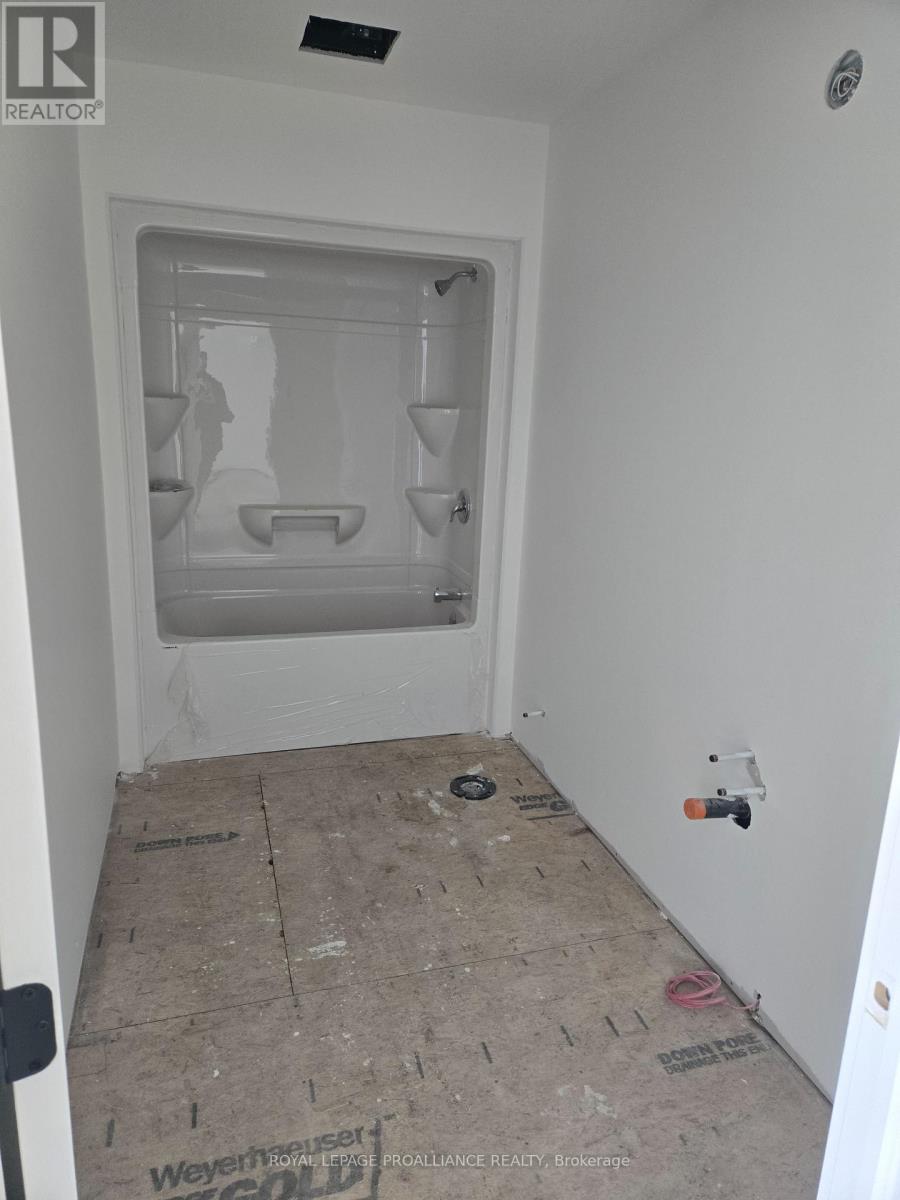 2 - 92 Lywood Street, Belleville, Ontario  K0K 1K0 - Photo 9 - X12776522