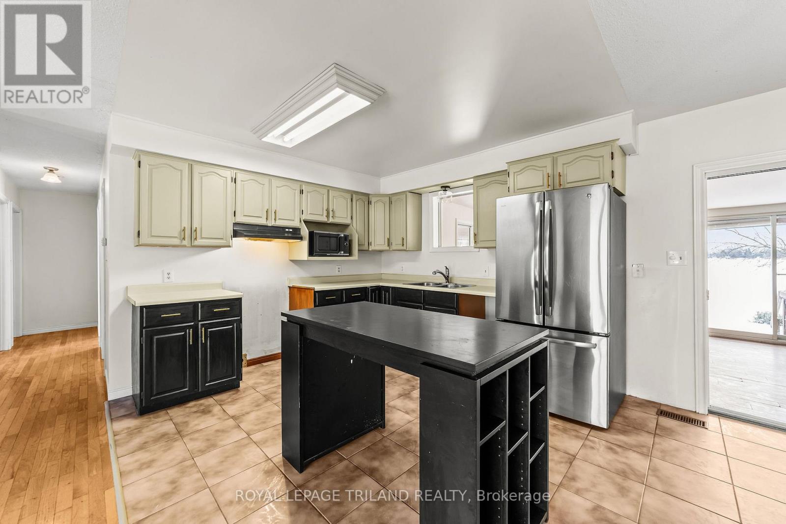 191 South Street, Southwest Middlesex, Ontario  N0L 1M0 - Photo 11 - X12776518