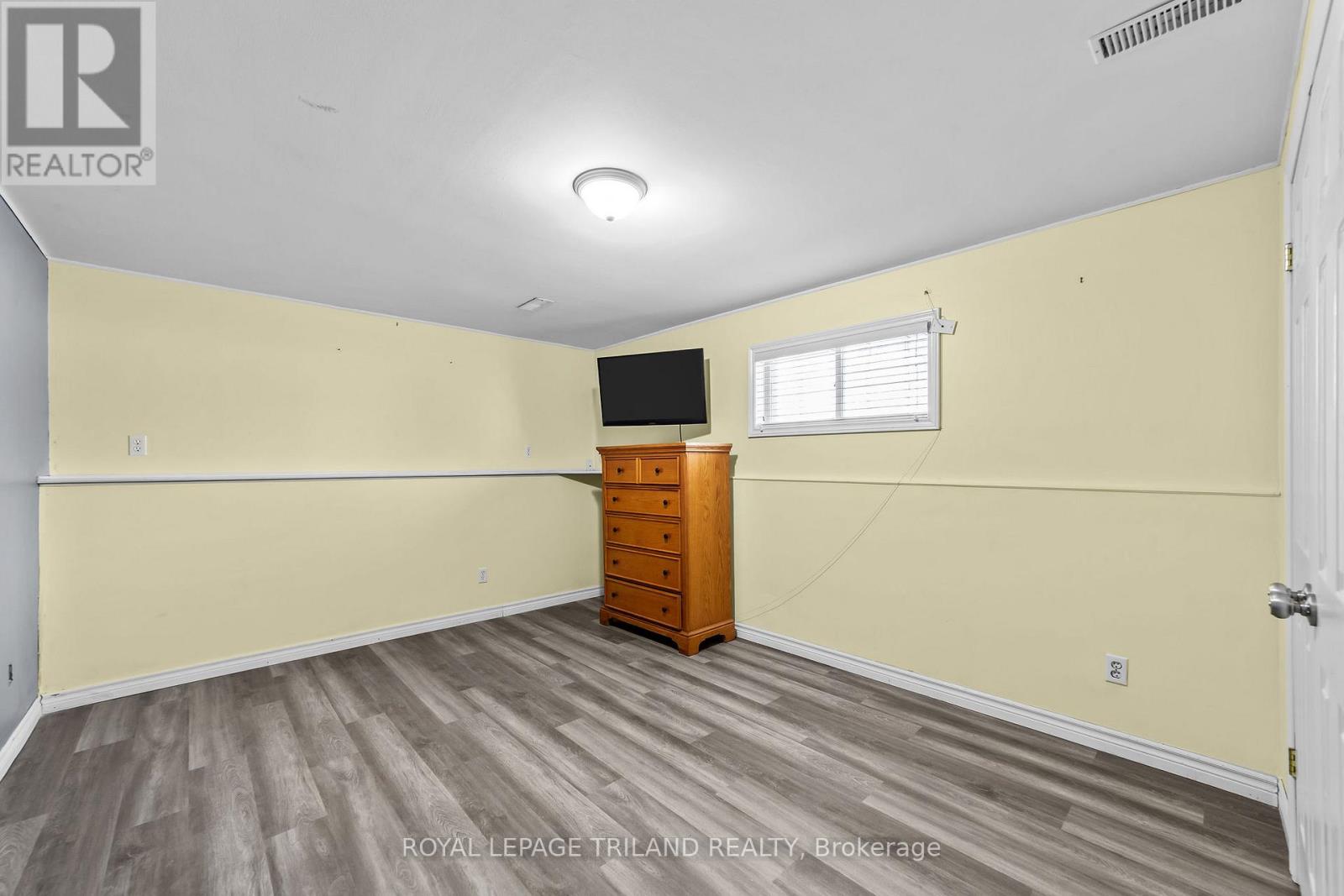 191 South Street, Southwest Middlesex, Ontario  N0L 1M0 - Photo 25 - X12776518