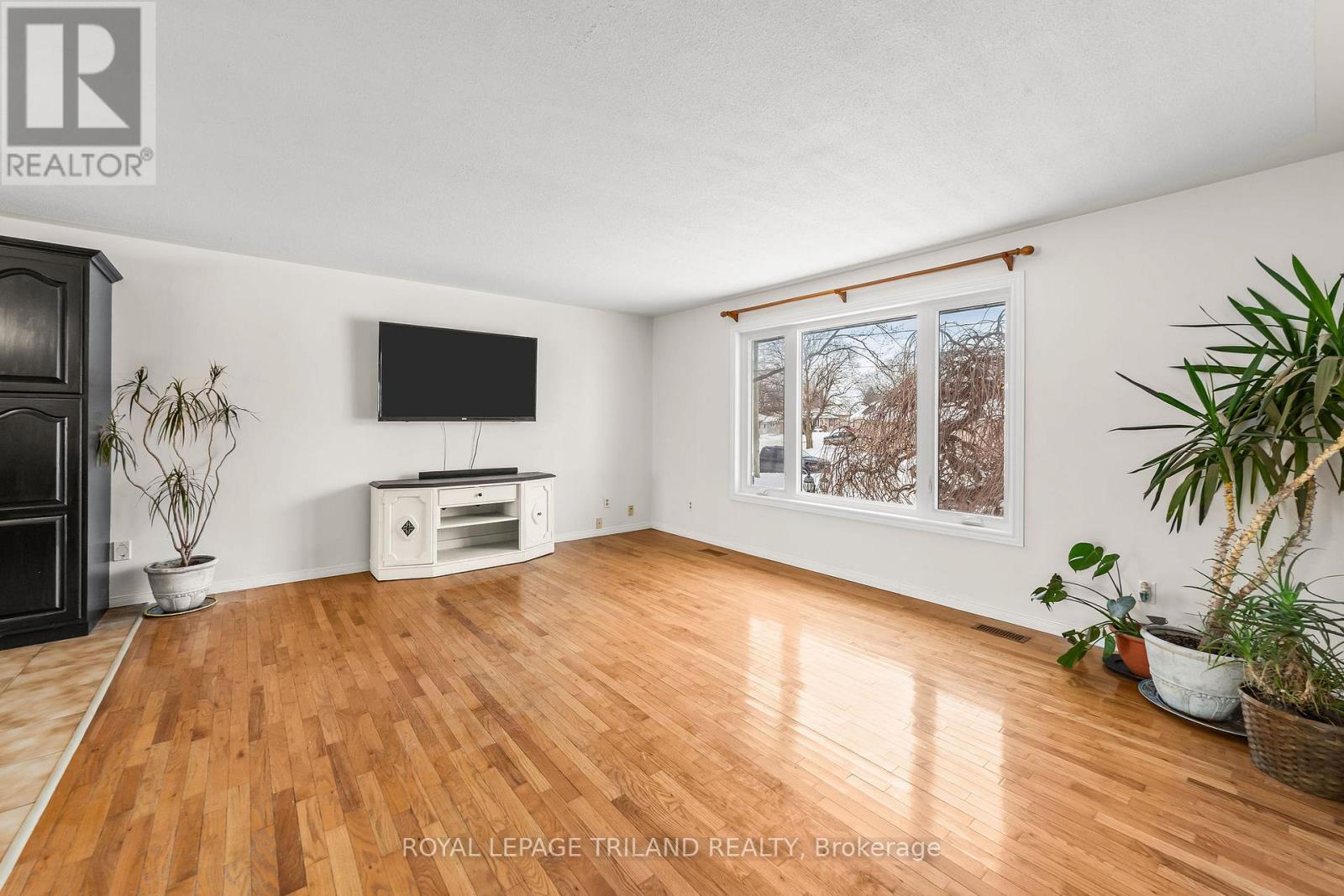 191 South Street, Southwest Middlesex, Ontario  N0L 1M0 - Photo 6 - X12776518