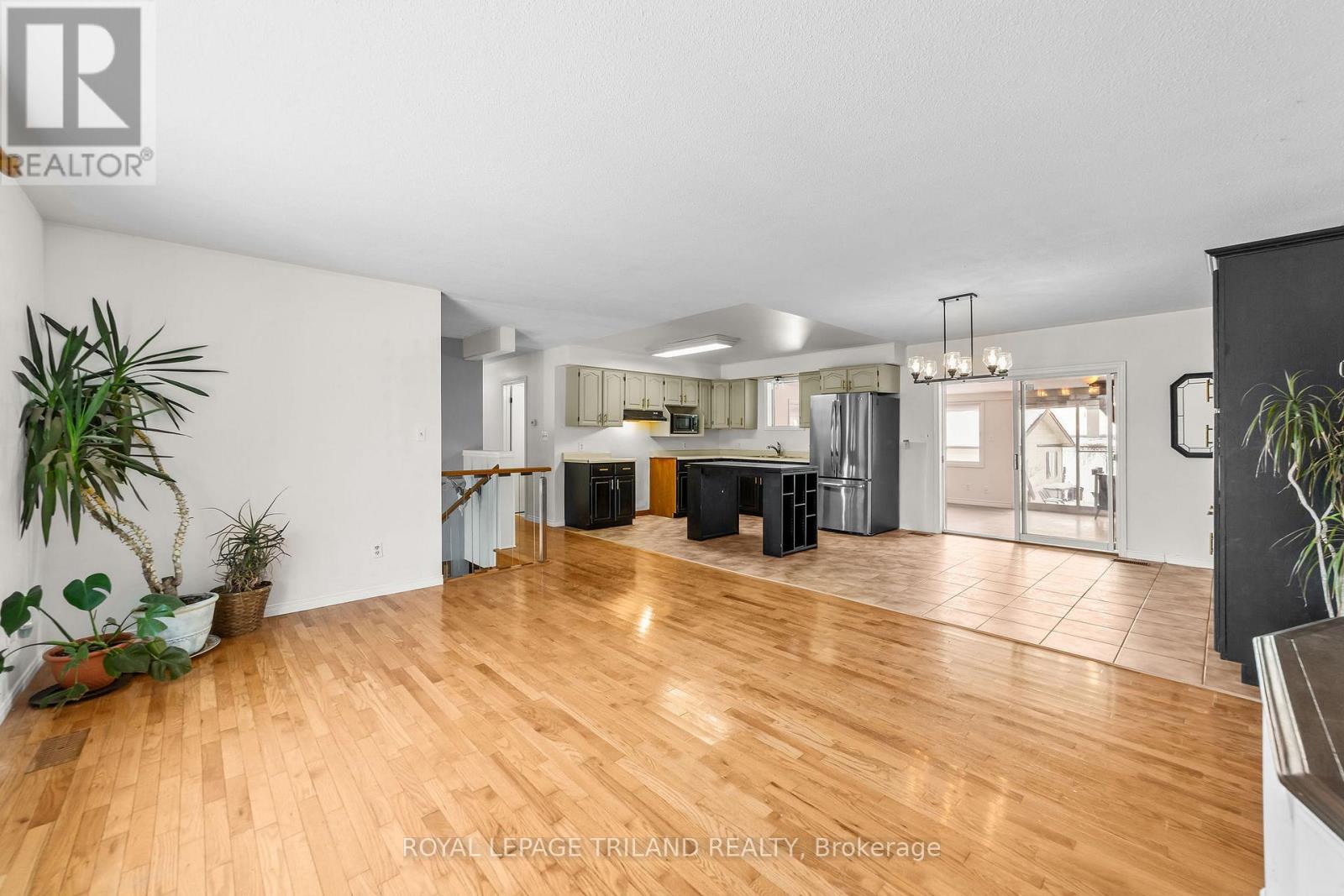 191 South Street, Southwest Middlesex, Ontario  N0L 1M0 - Photo 7 - X12776518