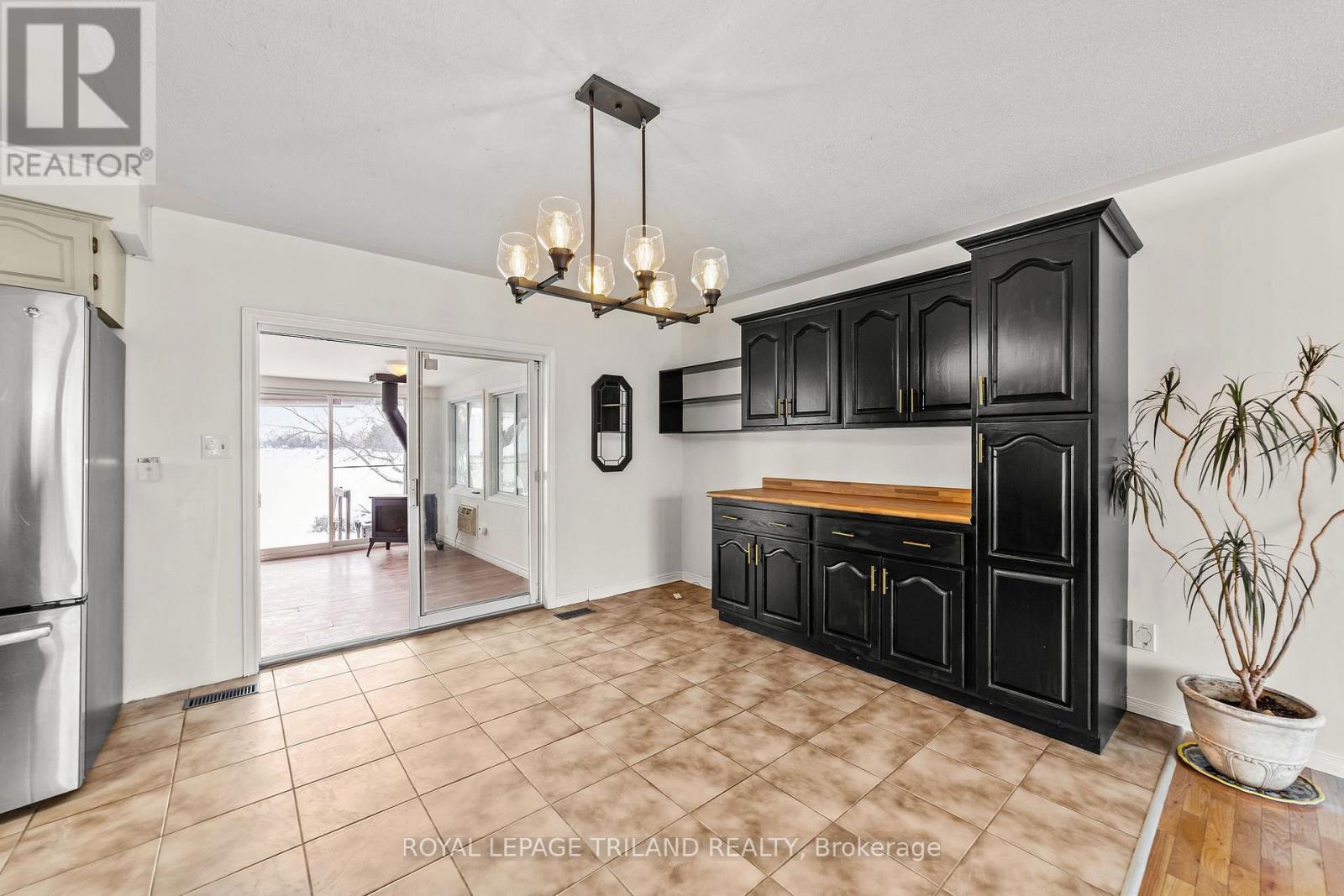 191 South Street, Southwest Middlesex, Ontario  N0L 1M0 - Photo 8 - X12776518