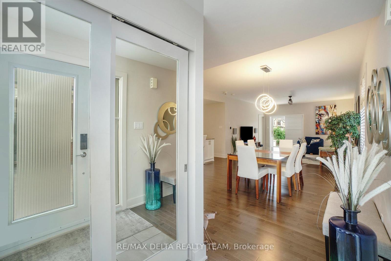 240 Mullin Private, Ottawa, Ontario  K1W 0K6 - Photo 2 - X12776478