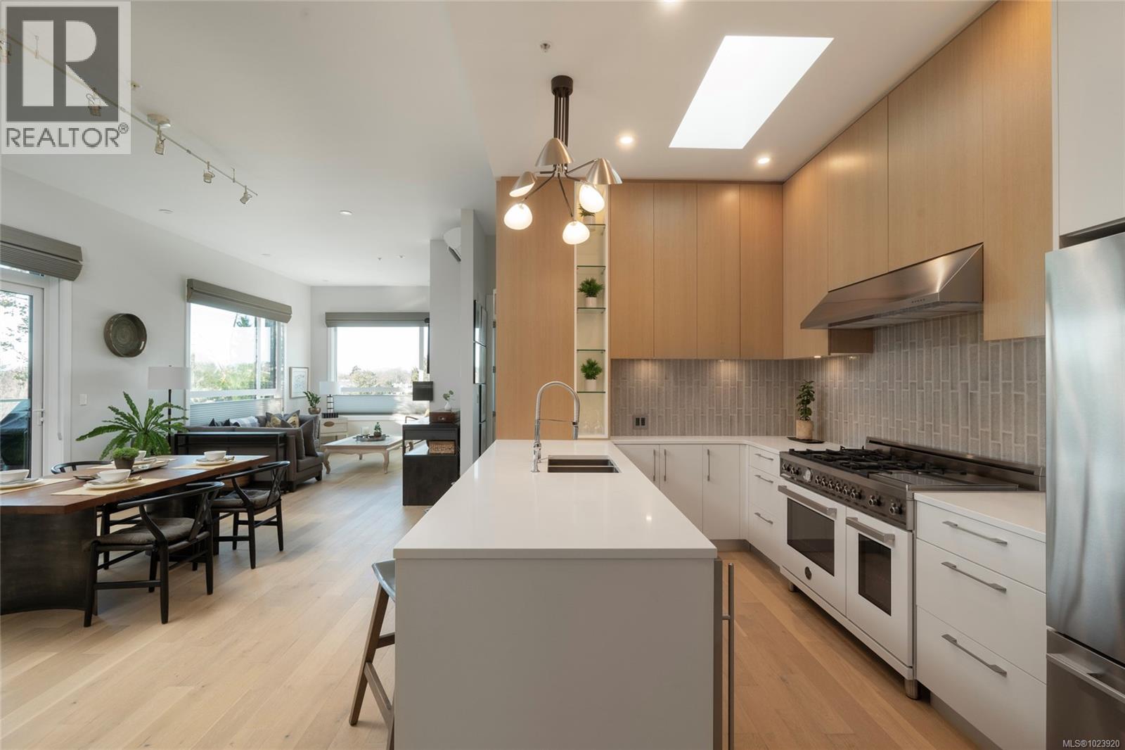 Ph5 2285 Bowker Ave, Oak Bay, British Columbia  V8R 2E2 - Photo 6 - 1023920